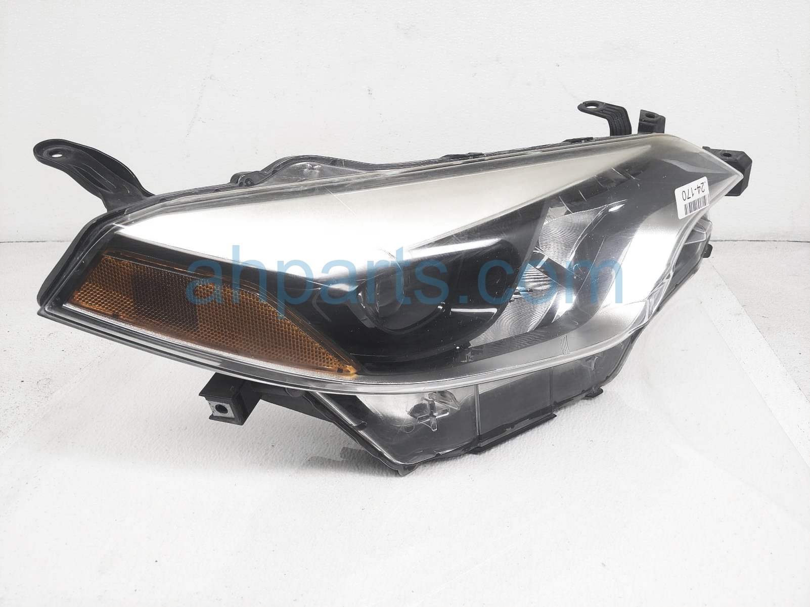 $200 Toyota RH HEADLAMP / LIGHT * $200 Toyota RH HEADLAMP / LIGHT *