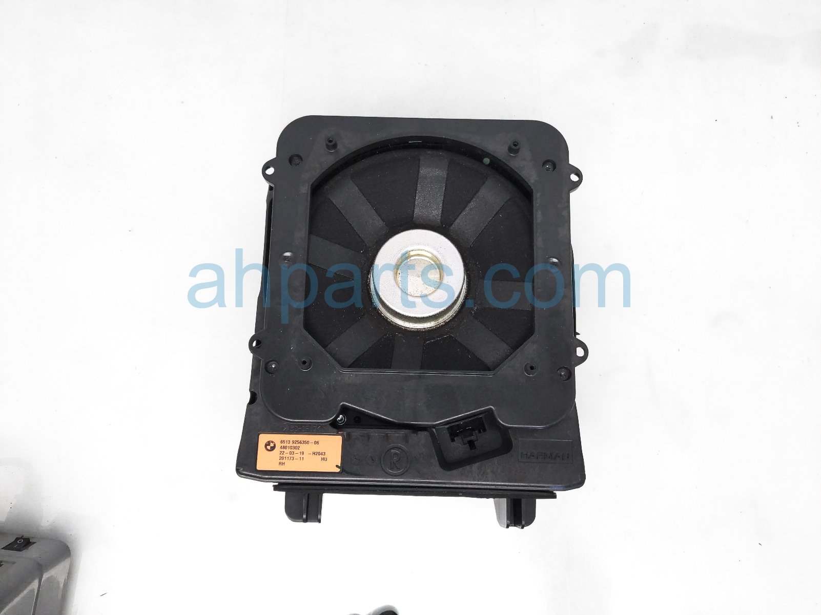 $100 BMW RH SPEAKER / WOOFER - HARMAN $100 BMW RH SPEAKER / WOOFER - HARMAN