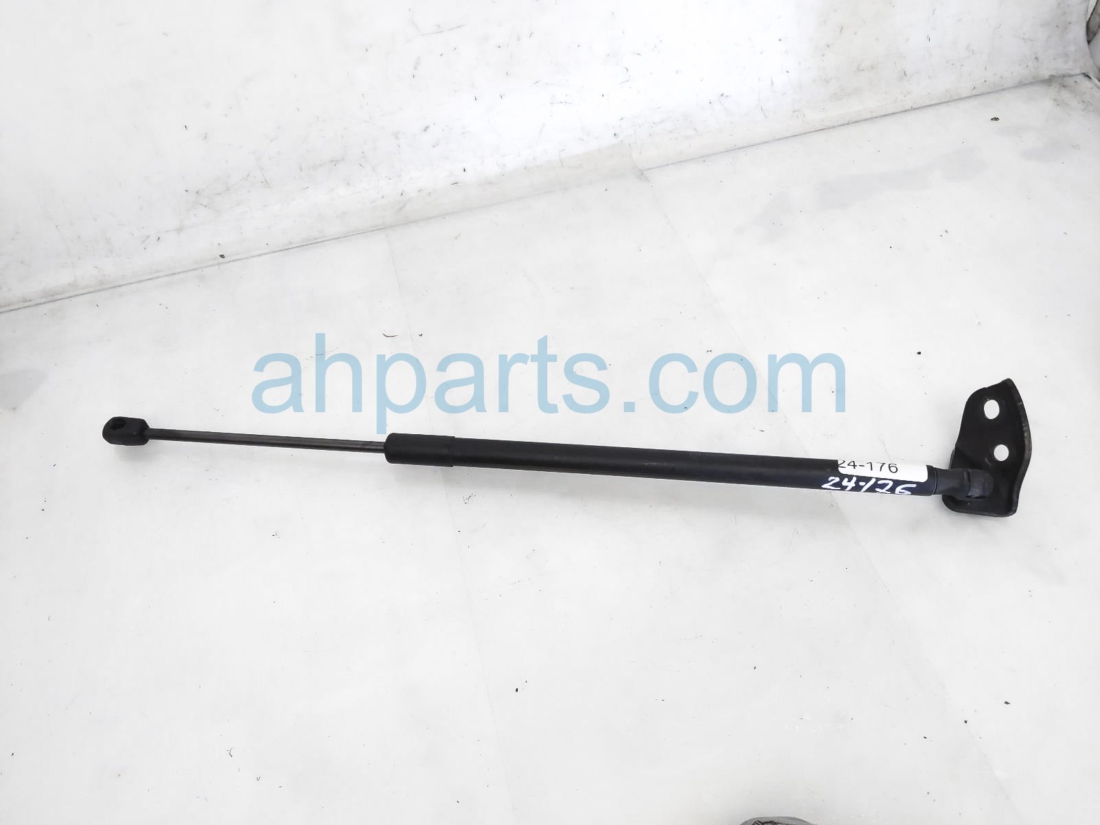 $30 BMW RR/LH TRUNK SHOCK / LIFT CYLINDER $30 BMW RR/LH TRUNK SHOCK / LIFT CYLINDER