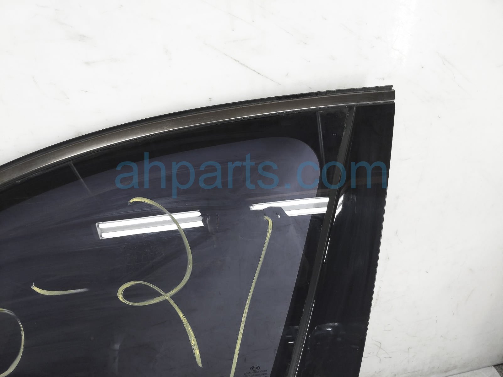 $695 Kia FR/LH DOOR - WHITE - NO MIRROR/TRIM $695 Kia FR/LH DOOR - WHITE - NO MIRROR/TRIM