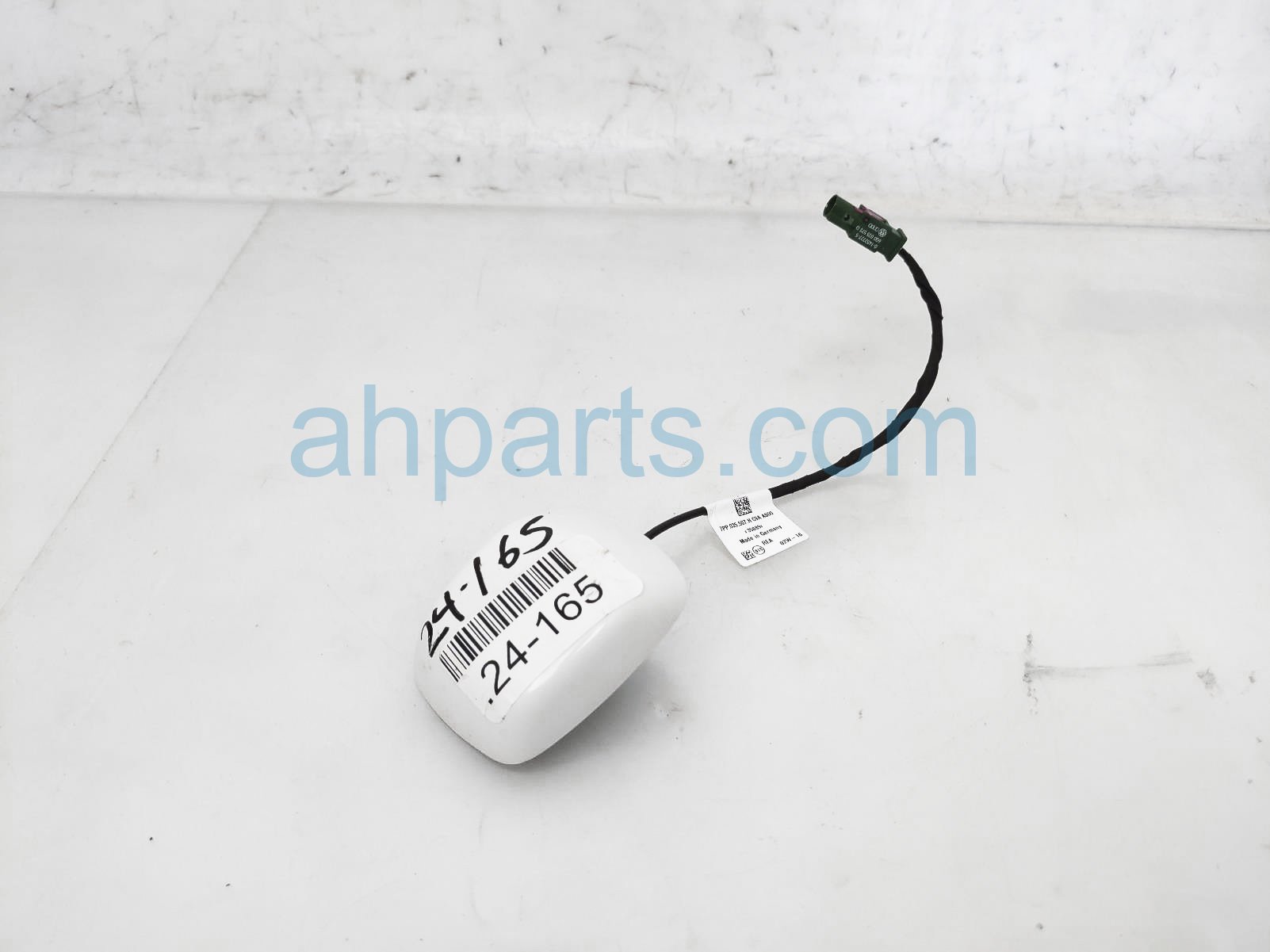 $29 Porsche ANTENNA - ROOF MTD - WHITE HOUSING $29 Porsche ANTENNA - ROOF MTD - WHITE HOUSING