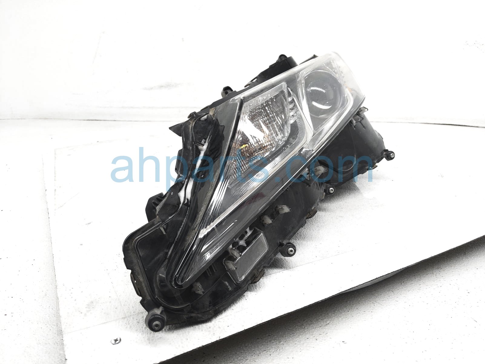 $445 Toyota LH HEADLAMP / LIGHT