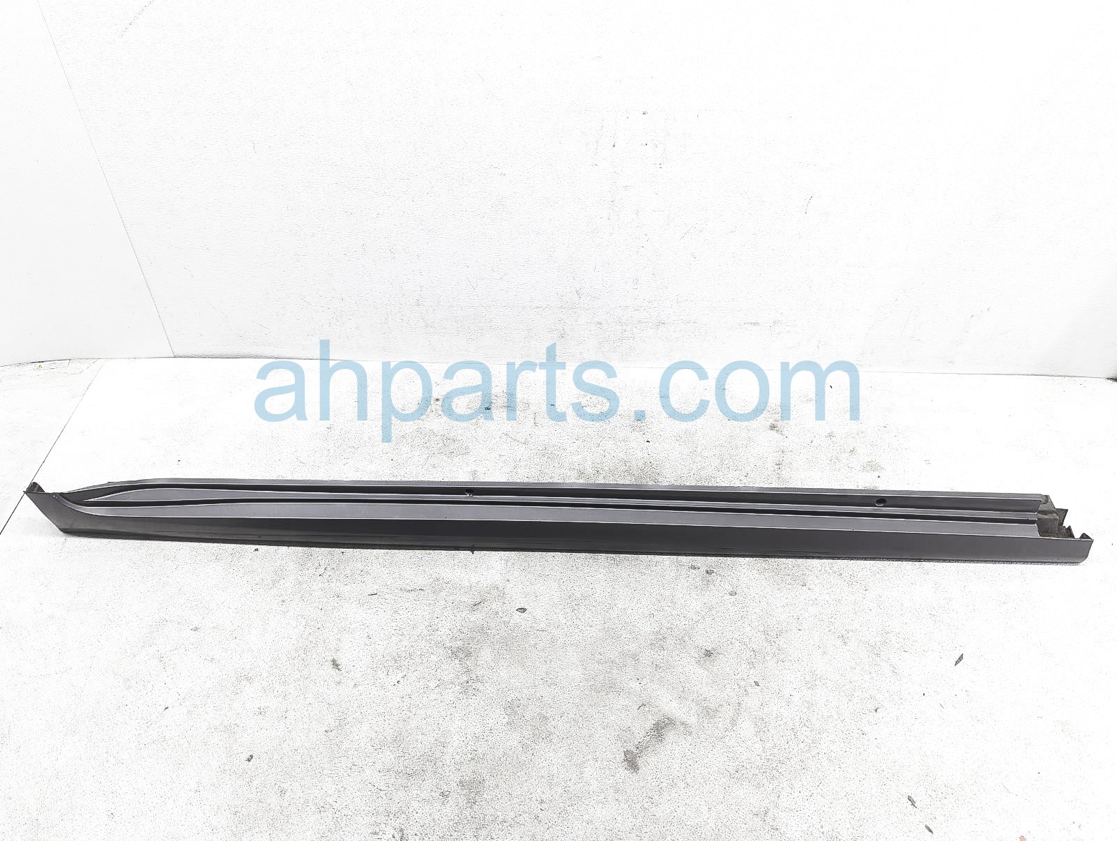 $175 Toyota RH SIDE SKIRT / MOLDING - GREY LE