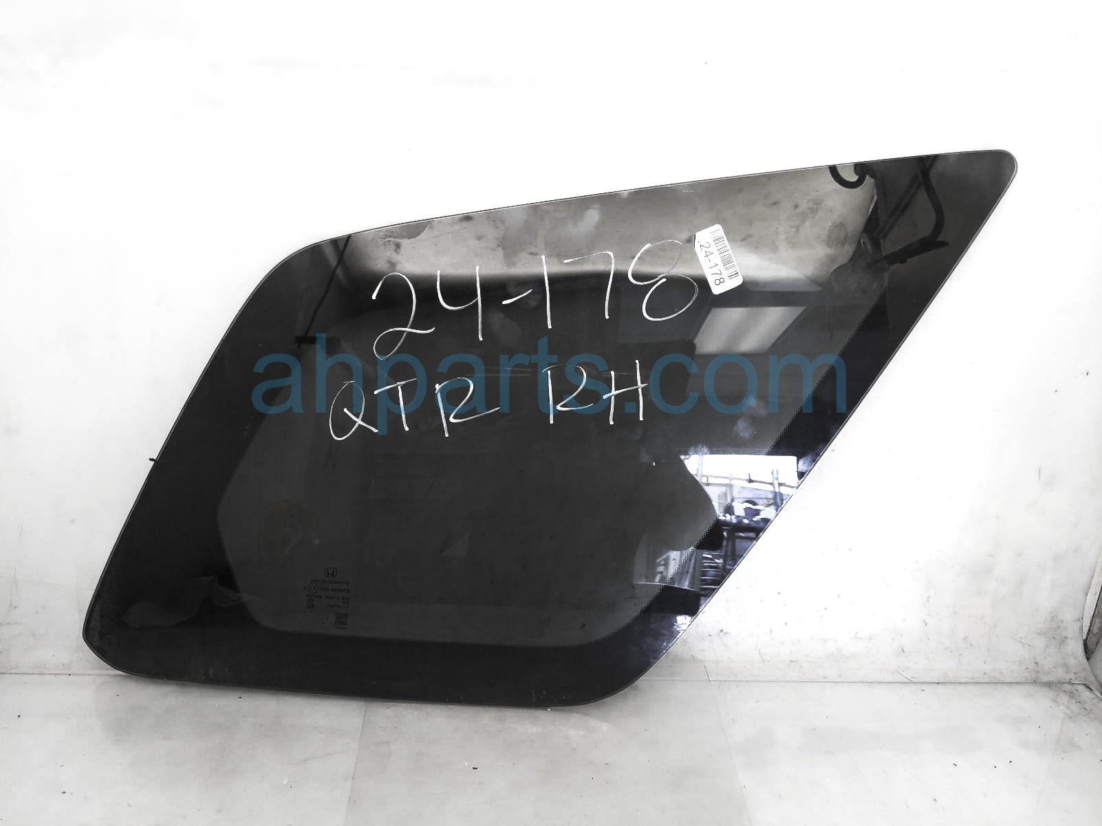 $200 Honda RH SIDE QUARTER WINDOW GLASS