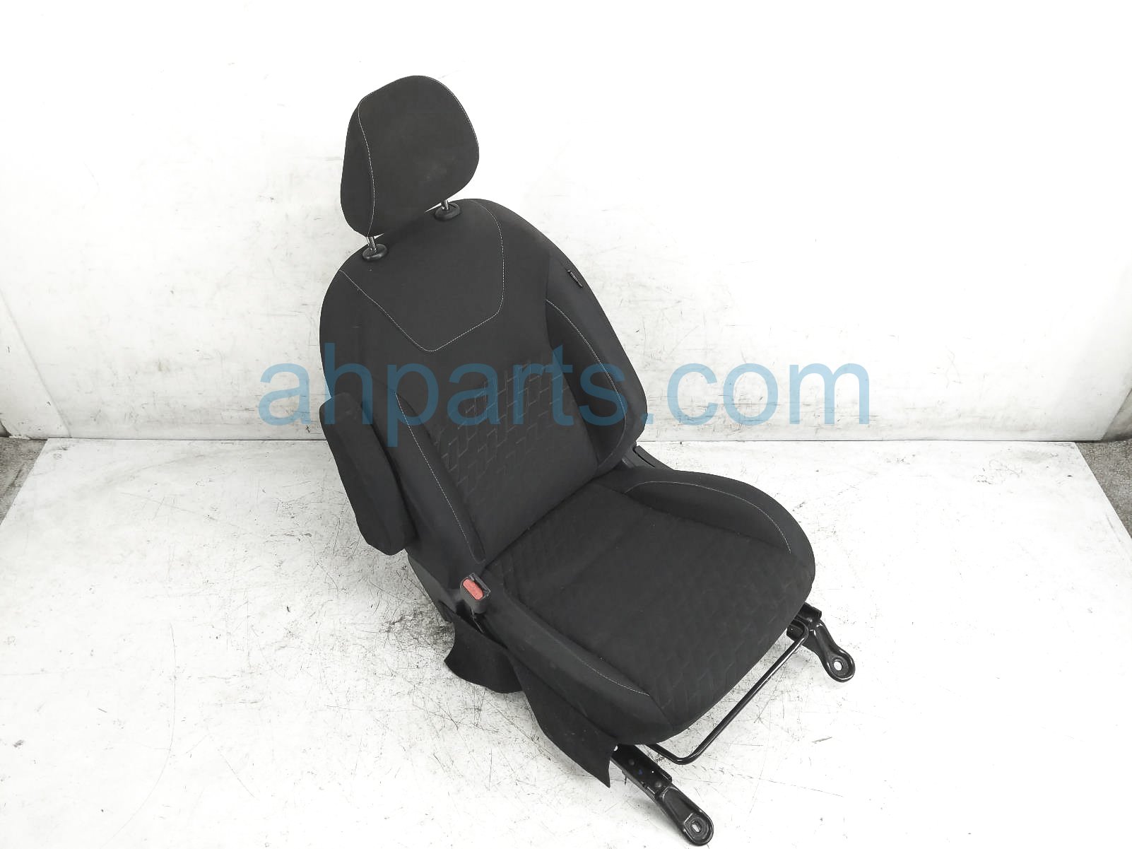 $250 Nissan FR/LH SEAT ASSY - BLK CLOTH - SV