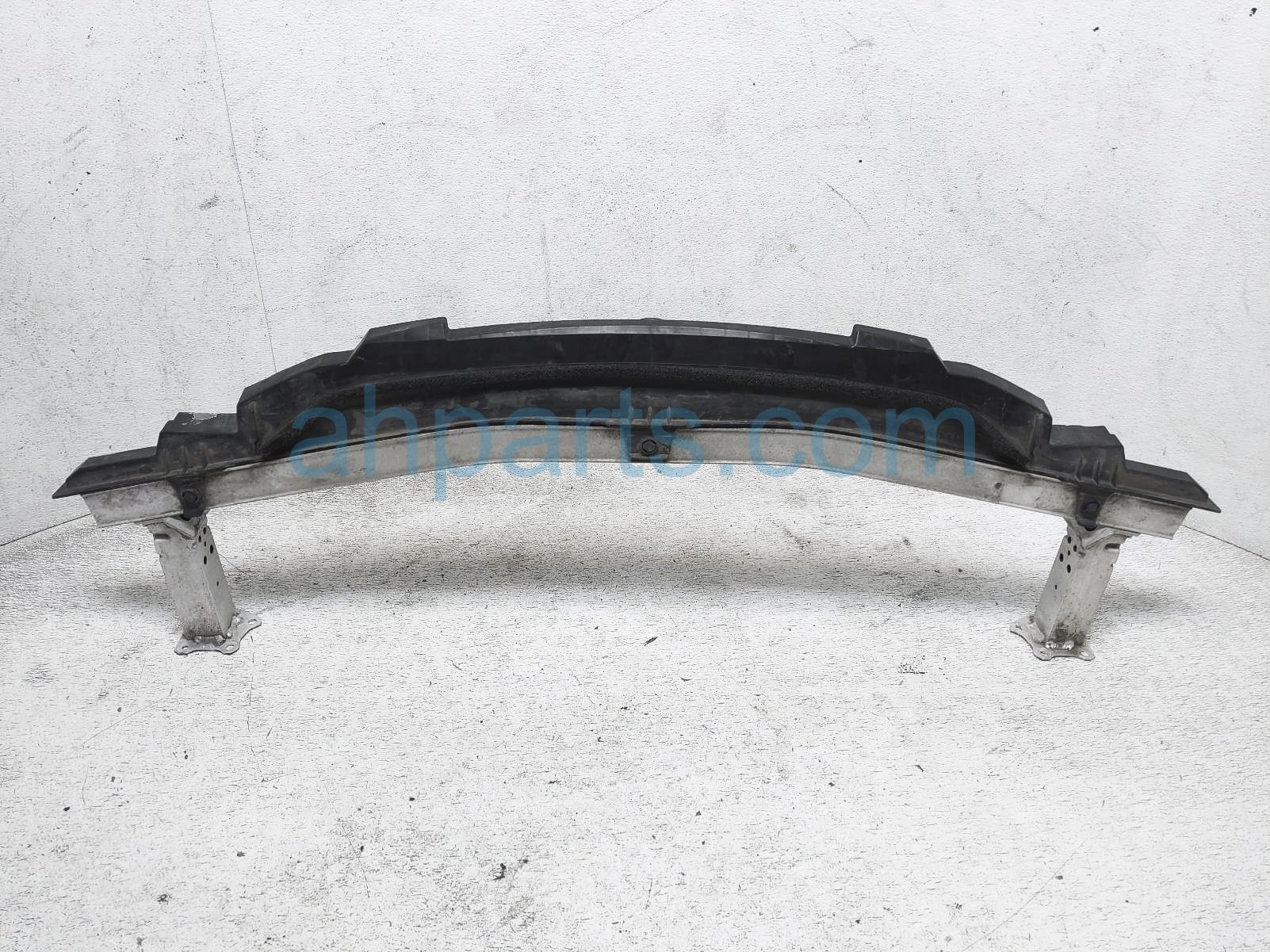 $150 Toyota FRONT LOWER REBAR W/ABSORBER + BRAKT