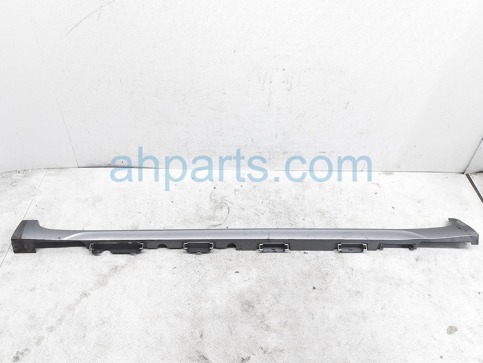 $125 Toyota LH ROCKER MOLDING / SIDE SKIRT-SLVR