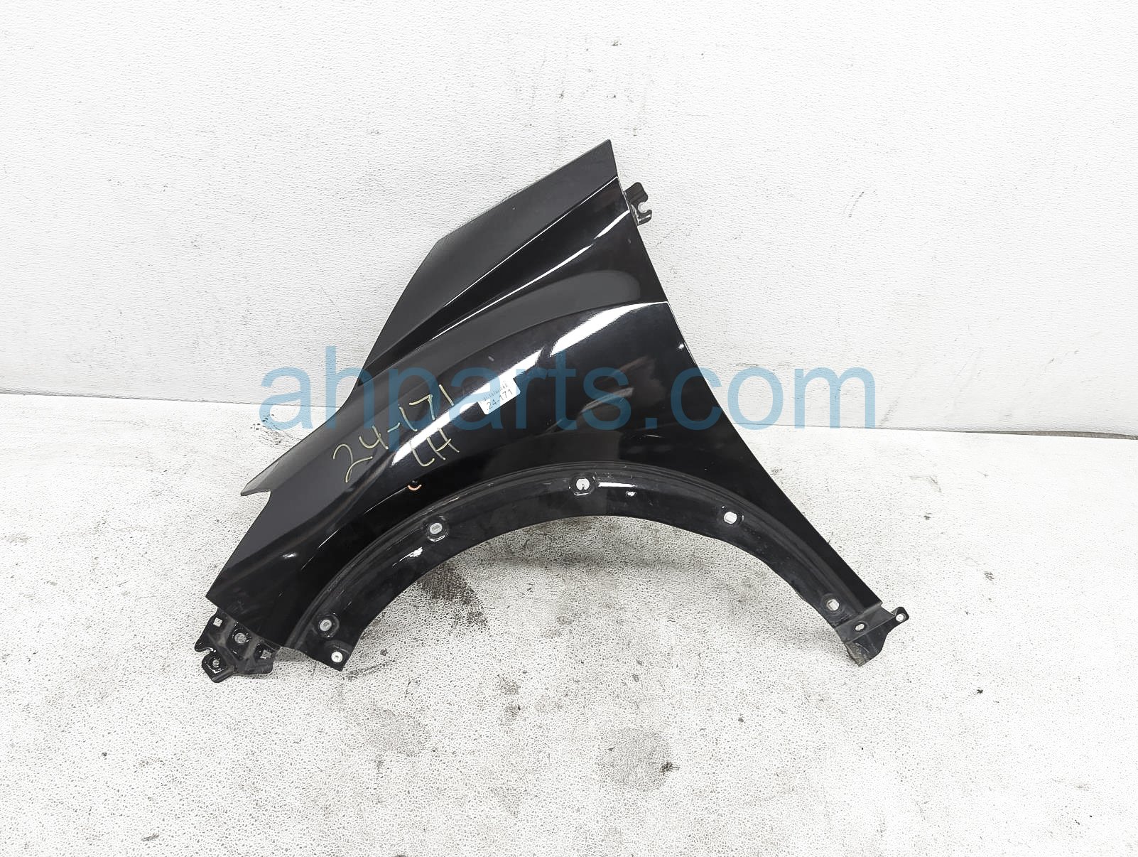 $195 Nissan LH SIDE FENDER - BLACK * $195 Nissan LH SIDE FENDER - BLACK *