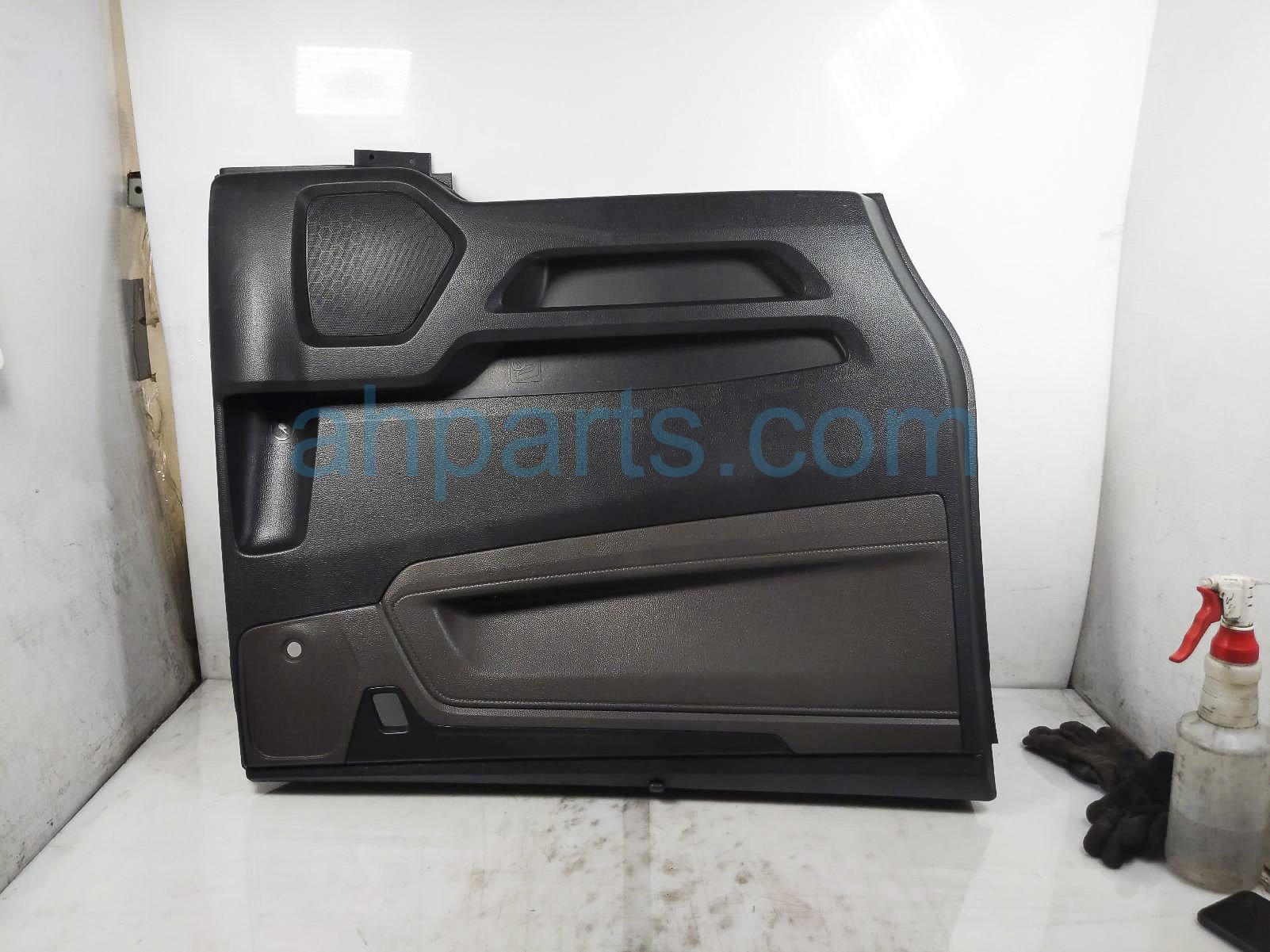 $99 Honda RR/LH DOOR TRIM PANEL - BROWN $99 Honda RR/LH DOOR TRIM PANEL - BROWN
