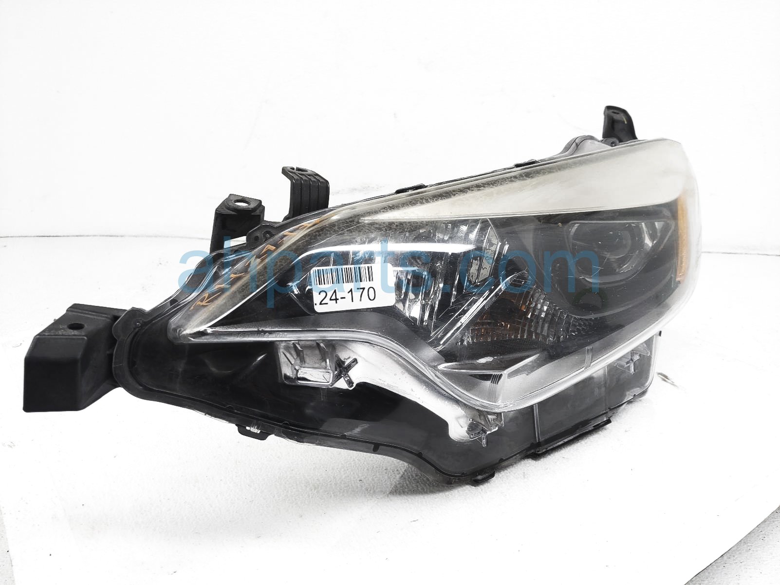 $200 Toyota RH SIDE HEADLAMP / LIGHT