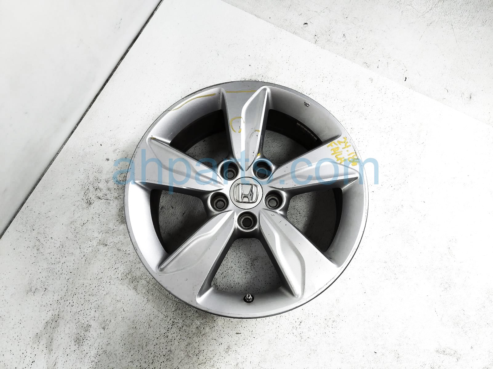 $125 Honda FR/LH WHEEL / RIM - LIGHT CURB $125 Honda FR/LH WHEEL / RIM - LIGHT CURB