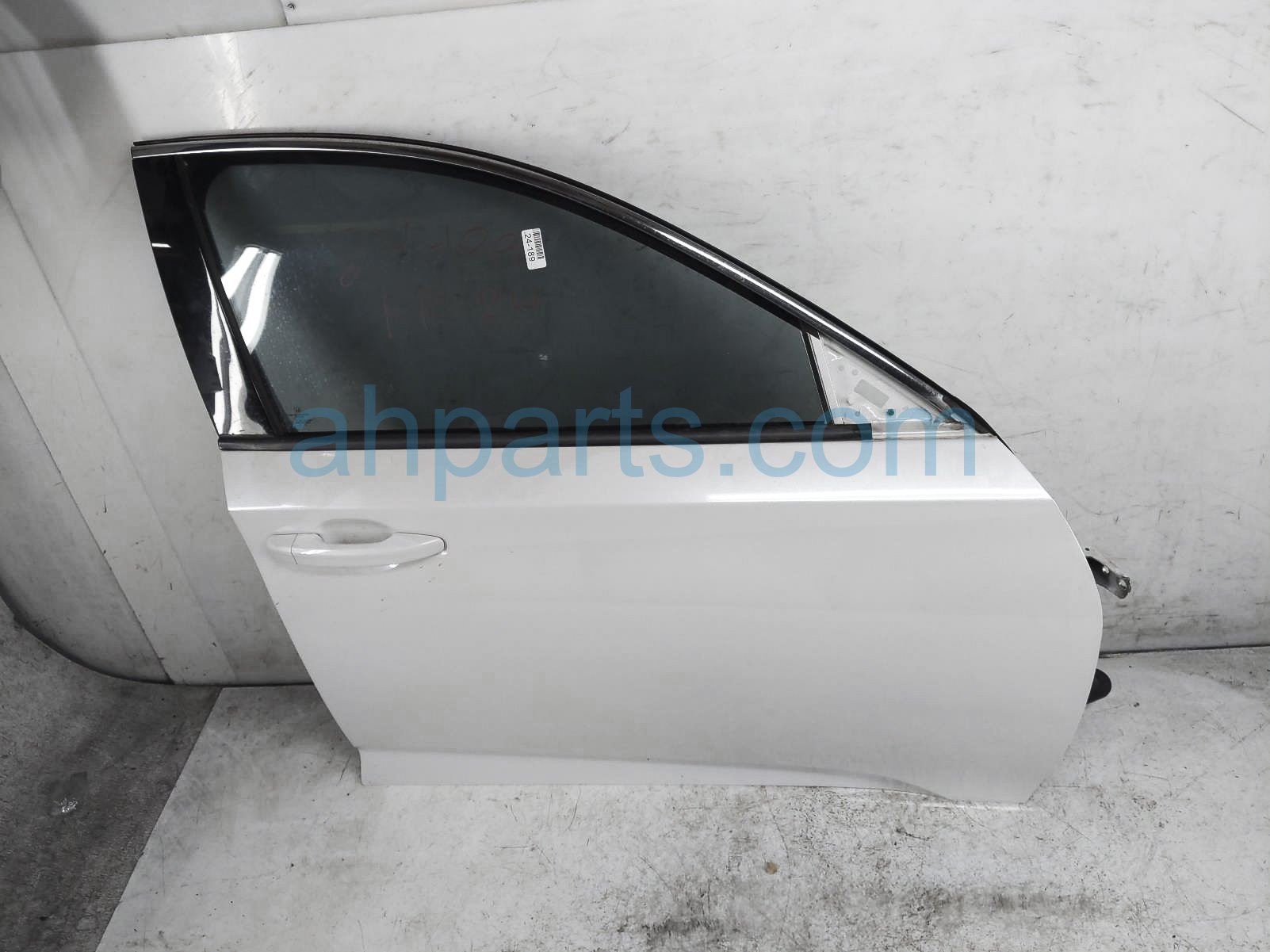 Honda FR/RH DOOR - WHITE - NO MIRROR/TRIM