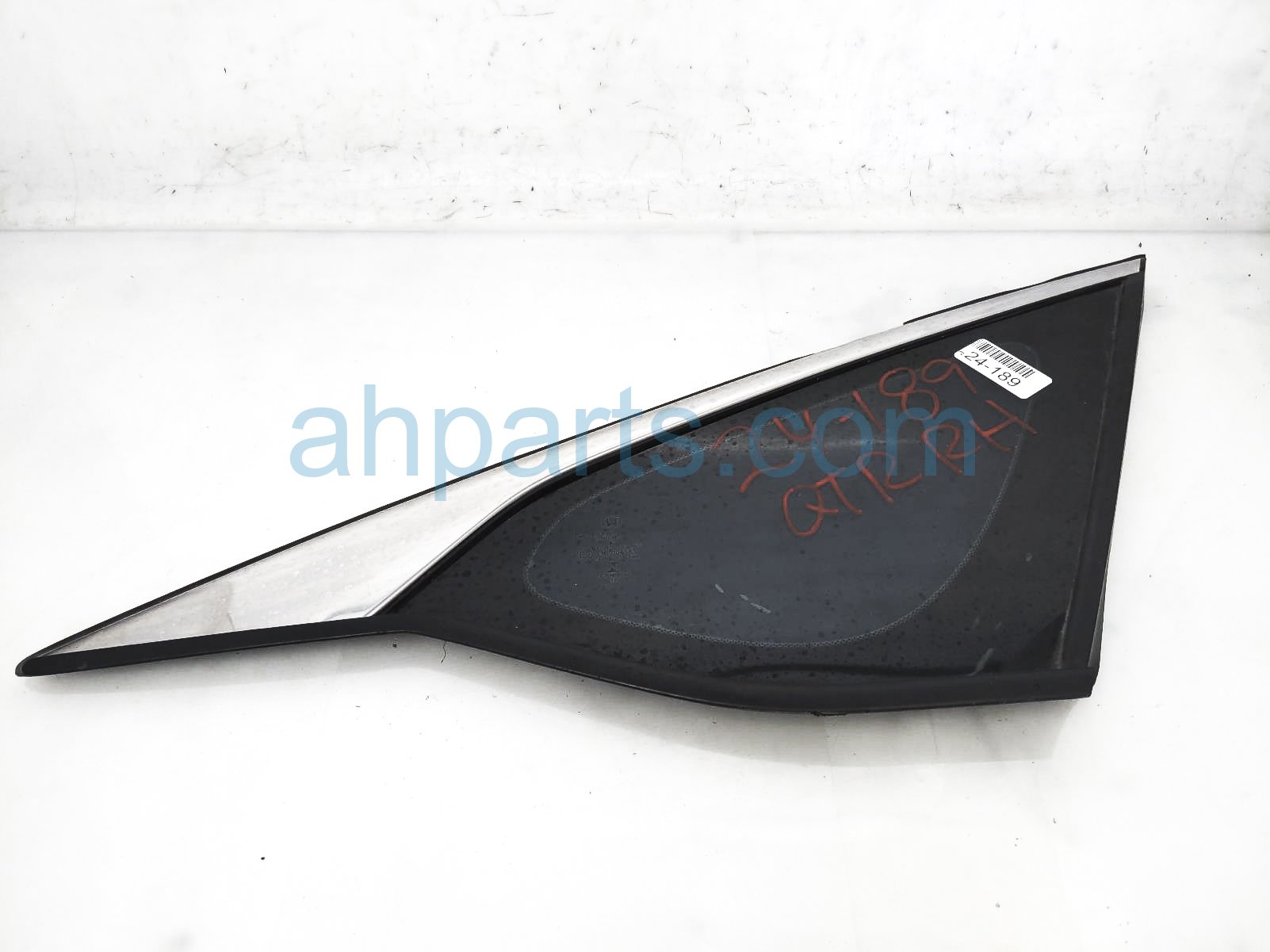 $75 Honda RH QUARTER WINDOW GLASS - CHROM $75 Honda RH QUARTER WINDOW GLASS - CHROM