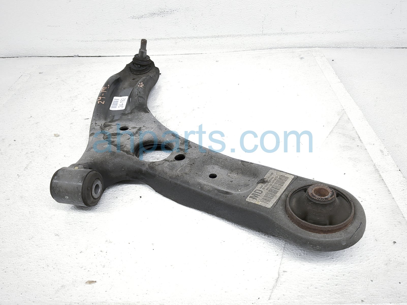 $60 Hyundai FR/RH LOWER CONTROL ARM