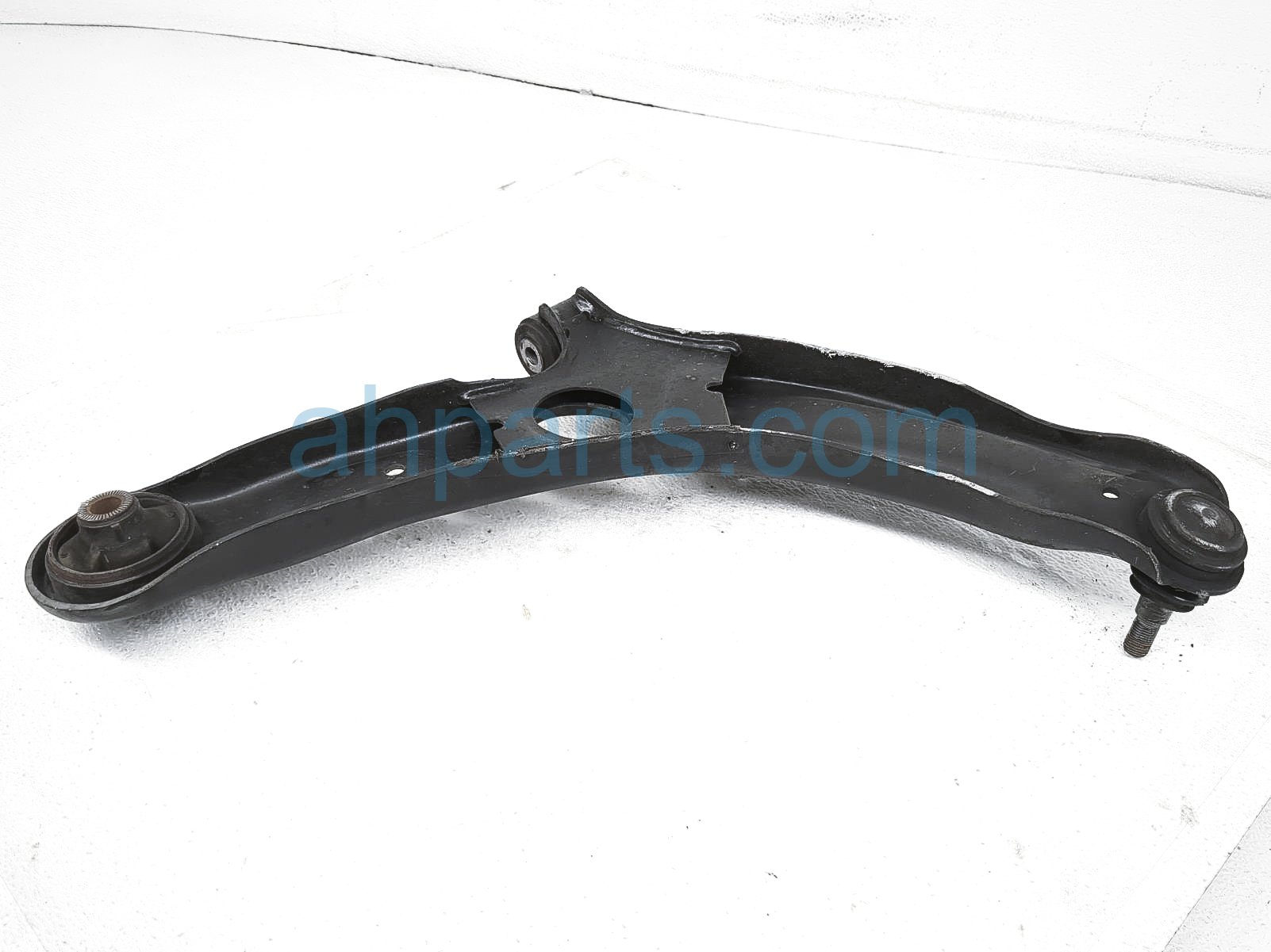 $60 Hyundai FR/LH LOWER CONTROL ARM