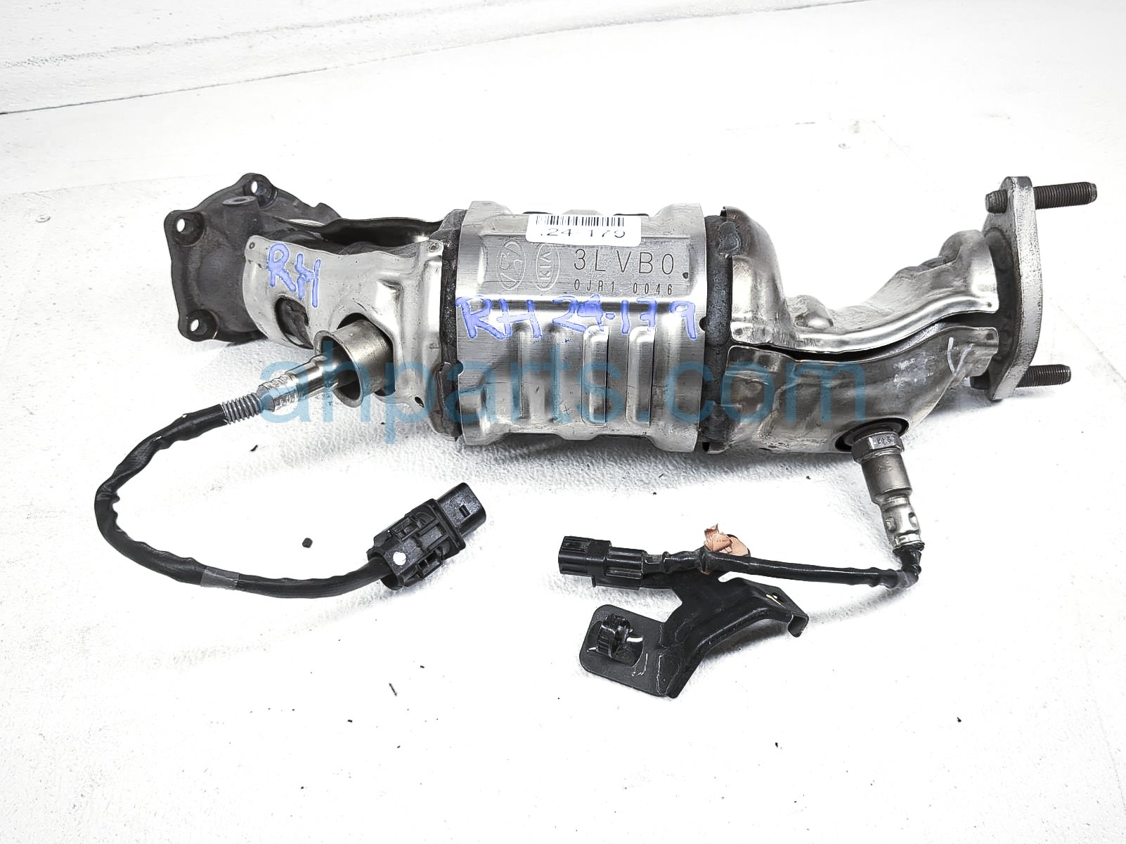 $475 Kia LH EXHAUST CONVERTER MANIFOLD * $475 Kia LH EXHAUST CONVERTER MANIFOLD *