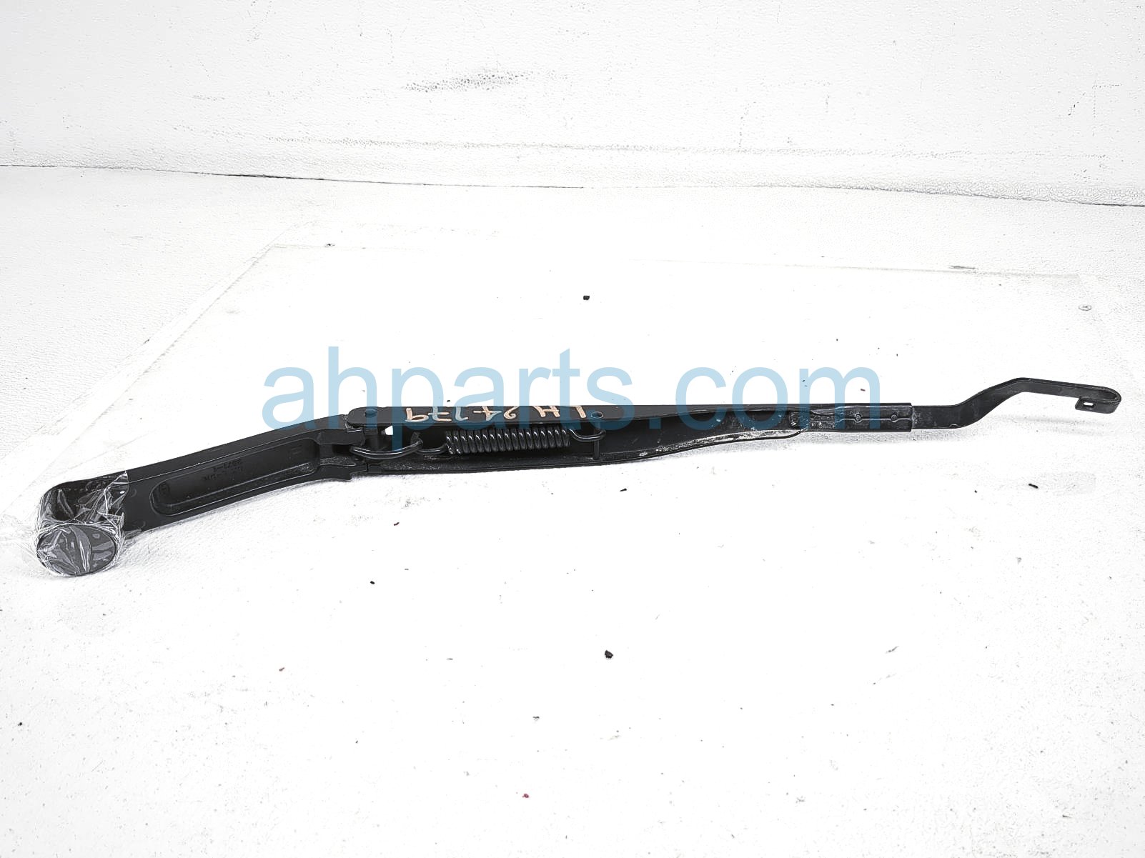 $25 Kia LH WINDSHIELD WIPER ARM $25 Kia LH WINDSHIELD WIPER ARM