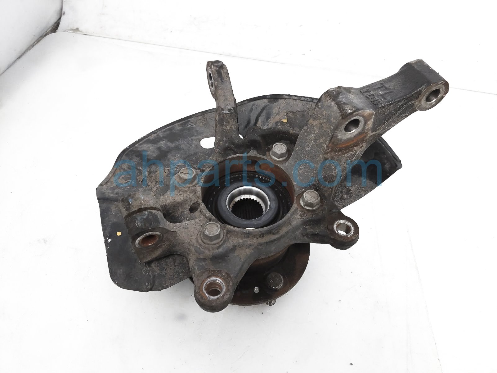 $95 Hyundai FR/LH SPINDLE KNUCKLE HUB