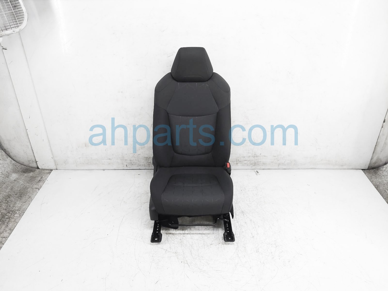 $145 Toyota FR/RH SEAT - BLACK - W/ AIRBAG