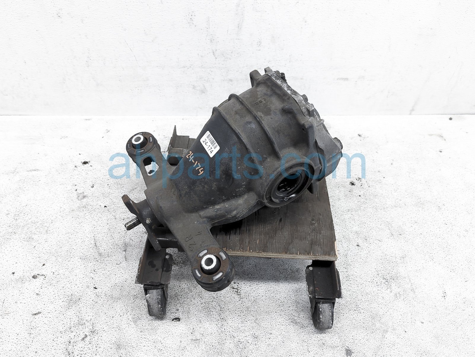 $125 Lexus REAR DIFFERENTIAL ASSY - 118K MILES