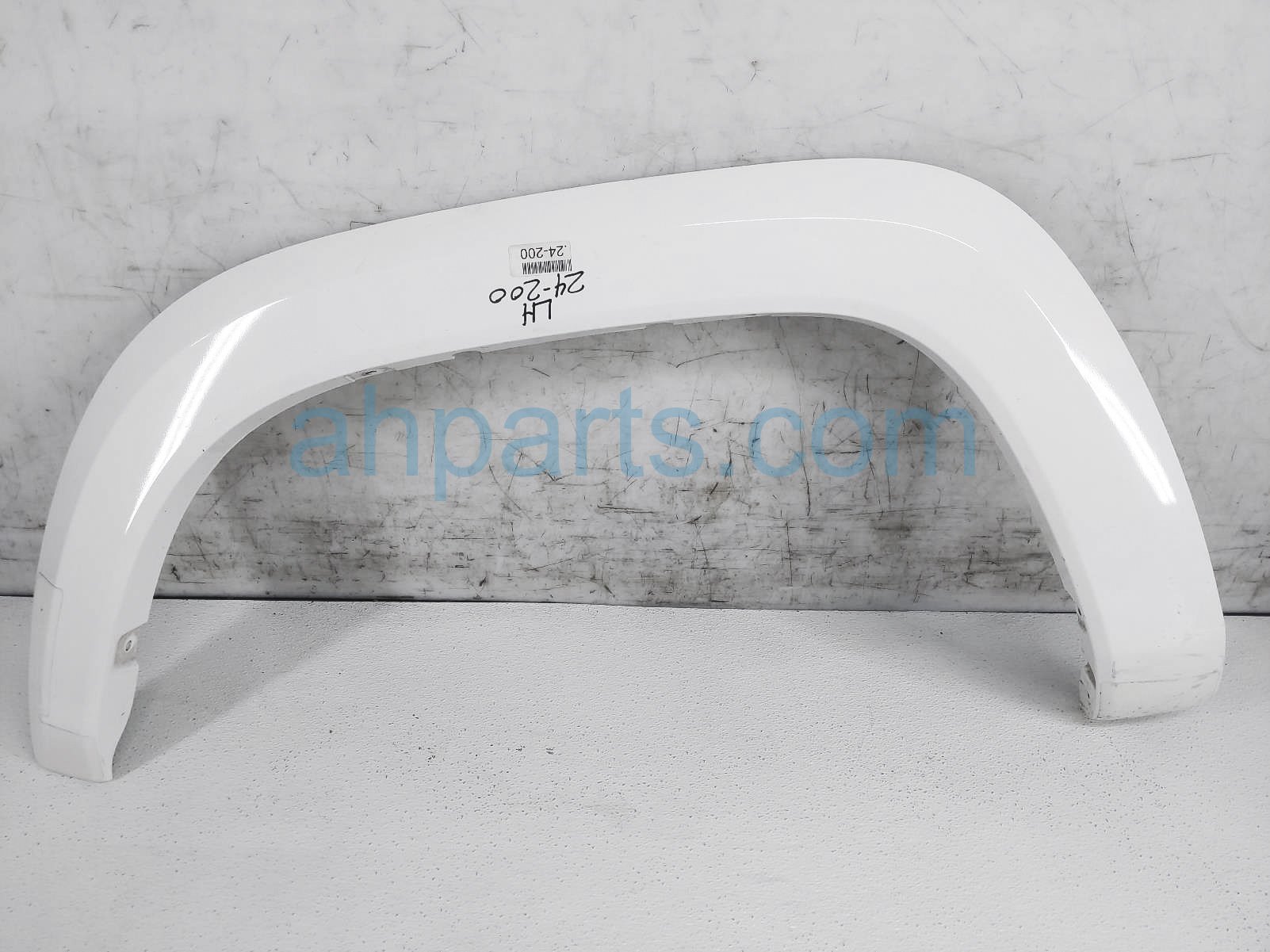 $115 Toyota RR/LH QUARTER PANEL FLARE - WHITE