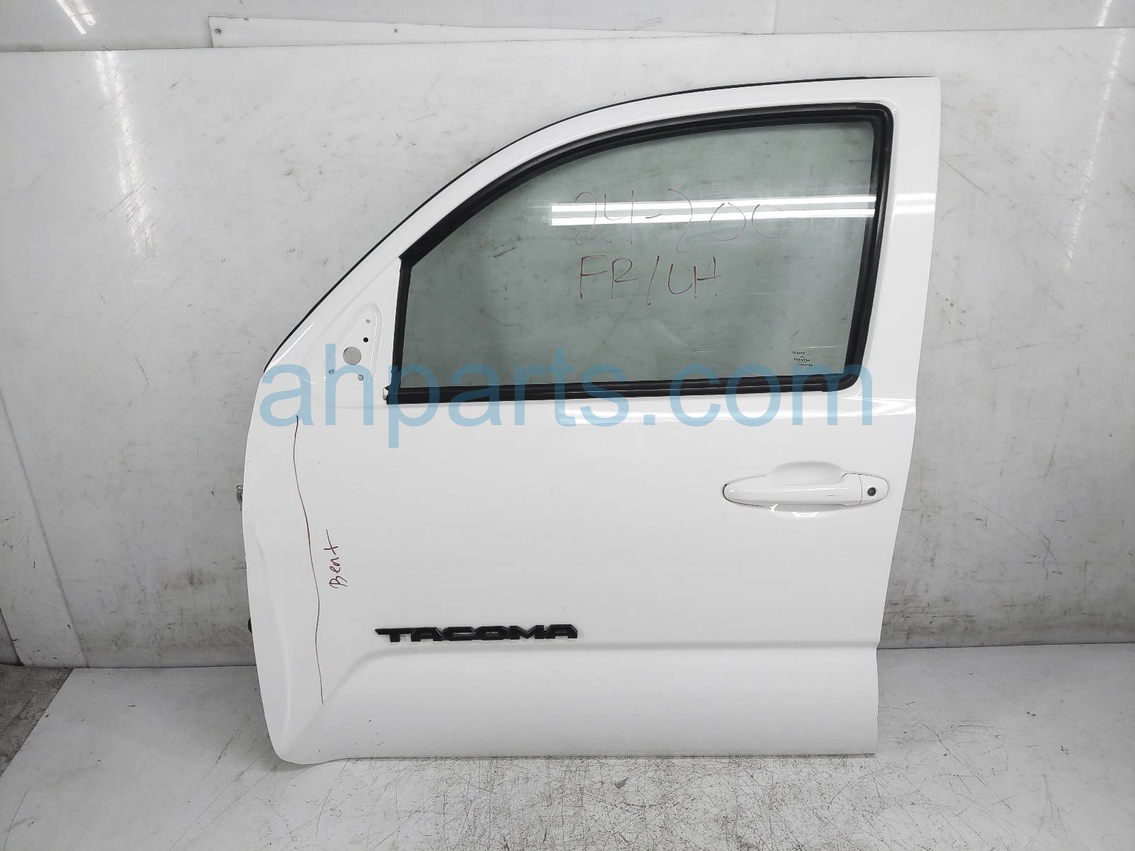 $600 Toyota FR/LH DOOR - WHITE - NO MIRROR/TRIM* $600 Toyota FR/LH DOOR - WHITE - NO MIRROR/TRIM*