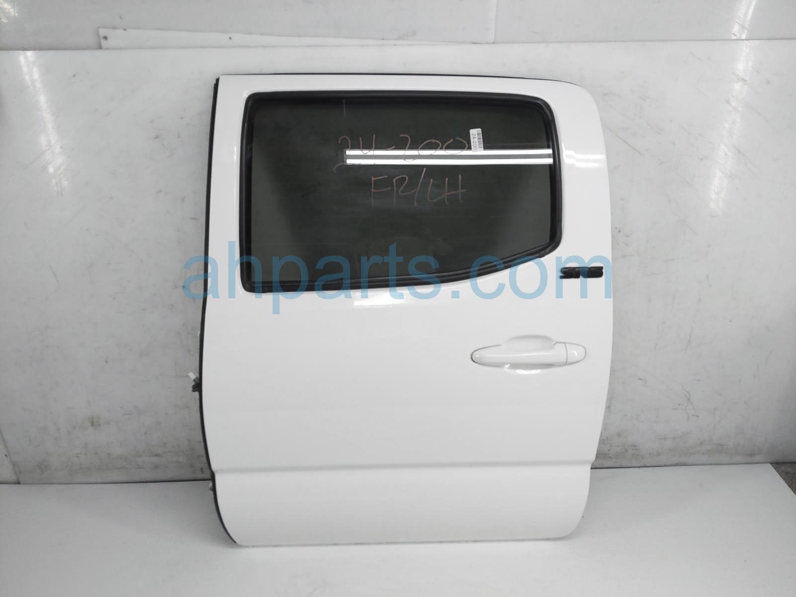 $695 Toyota RR/LH DOOR - WHITE - NO INSIDE TRIM $695 Toyota RR/LH DOOR - WHITE - NO INSIDE TRIM