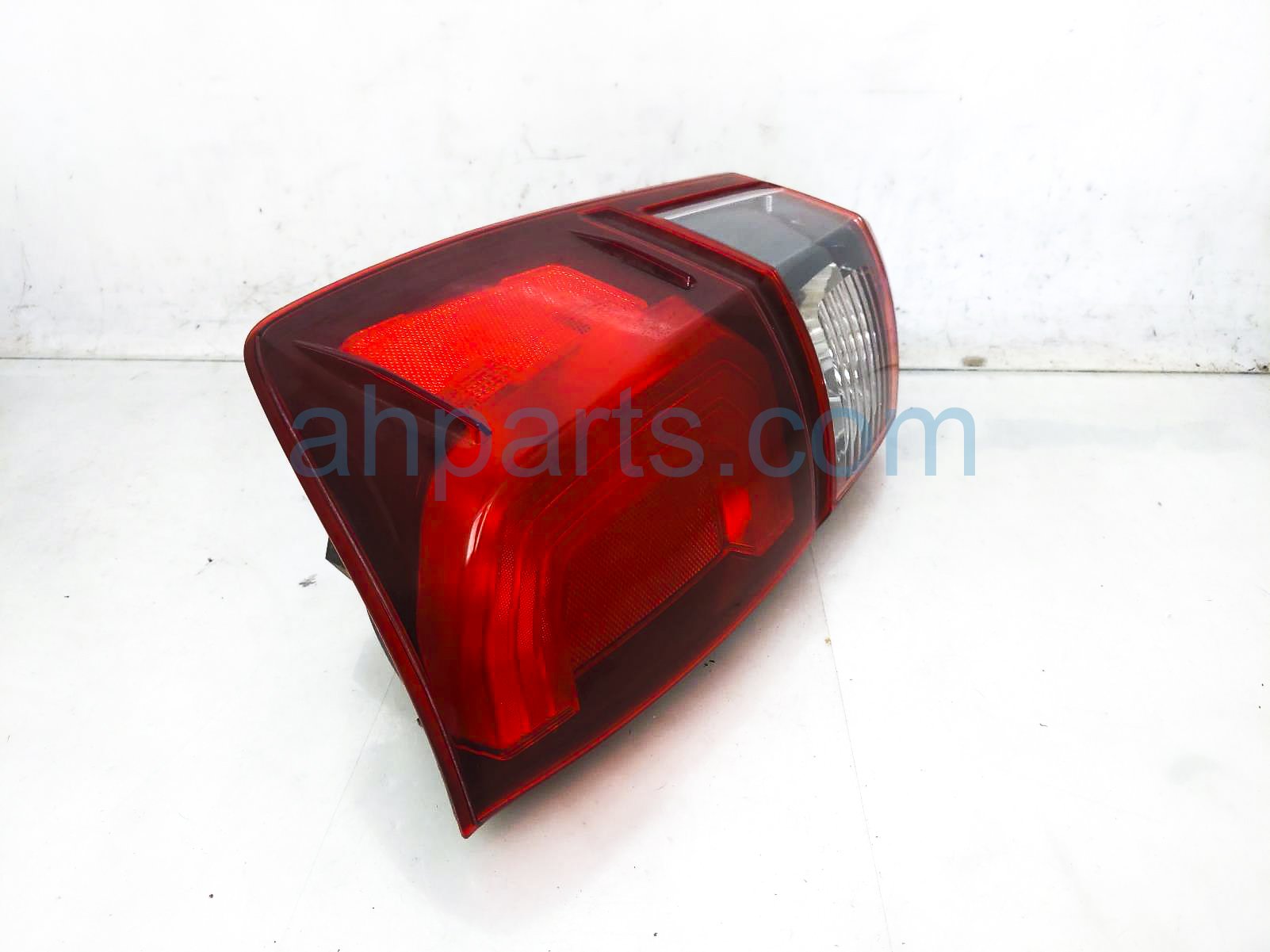 $115 Toyota RH TAIL LAMP (ON BODY)