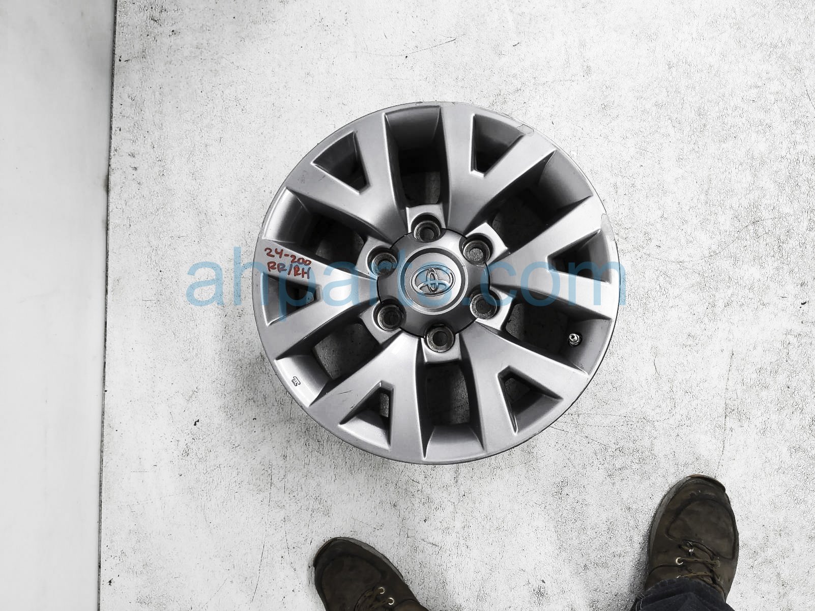 $125 Toyota RR/RH WHEEL / RIM $125 Toyota RR/RH WHEEL / RIM