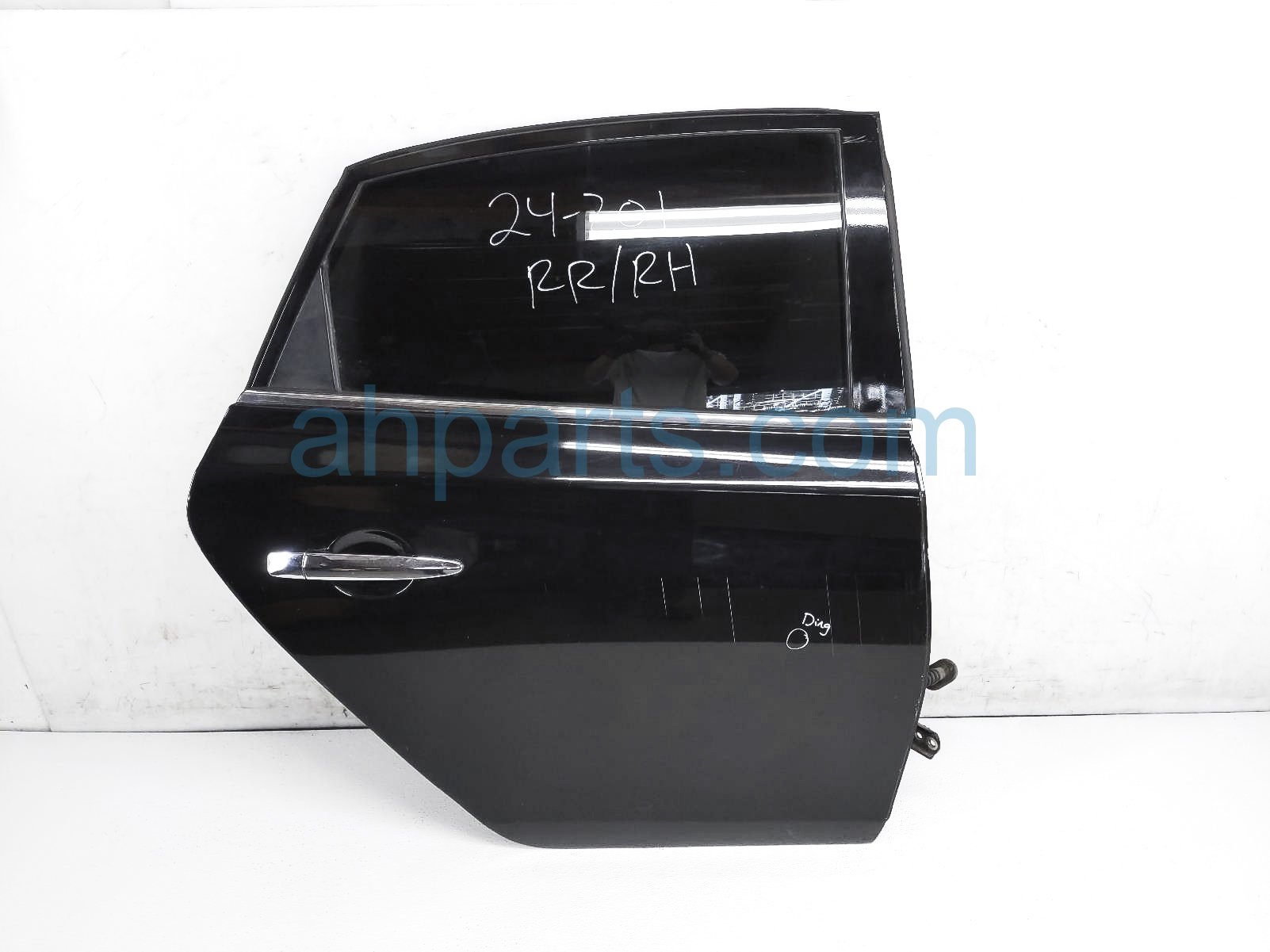 $125 Nissan RR/RH DOOR - BLACK - NO INSIDE TRIM* $125 Nissan RR/RH DOOR - BLACK - NO INSIDE TRIM*