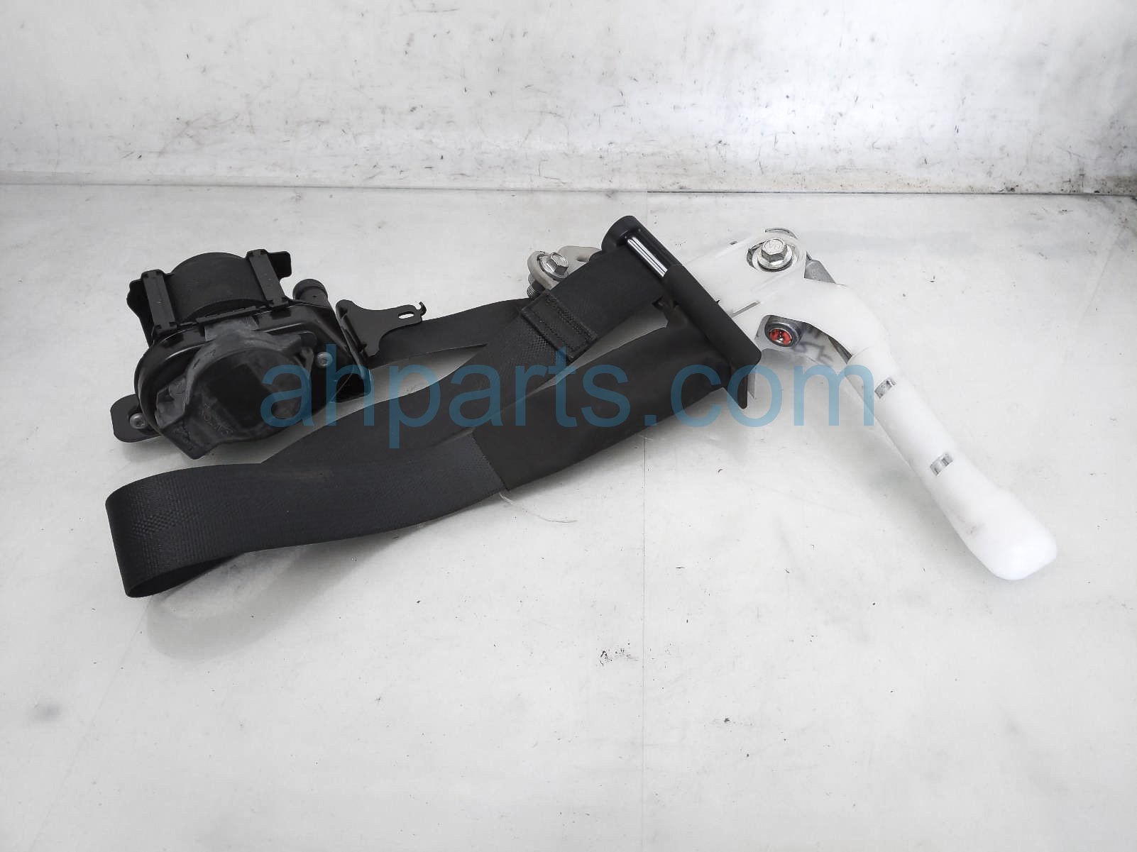 $115 Nissan FR/RH BELT W/PRETENSIONER - BLK $115 Nissan FR/RH BELT W/PRETENSIONER - BLK