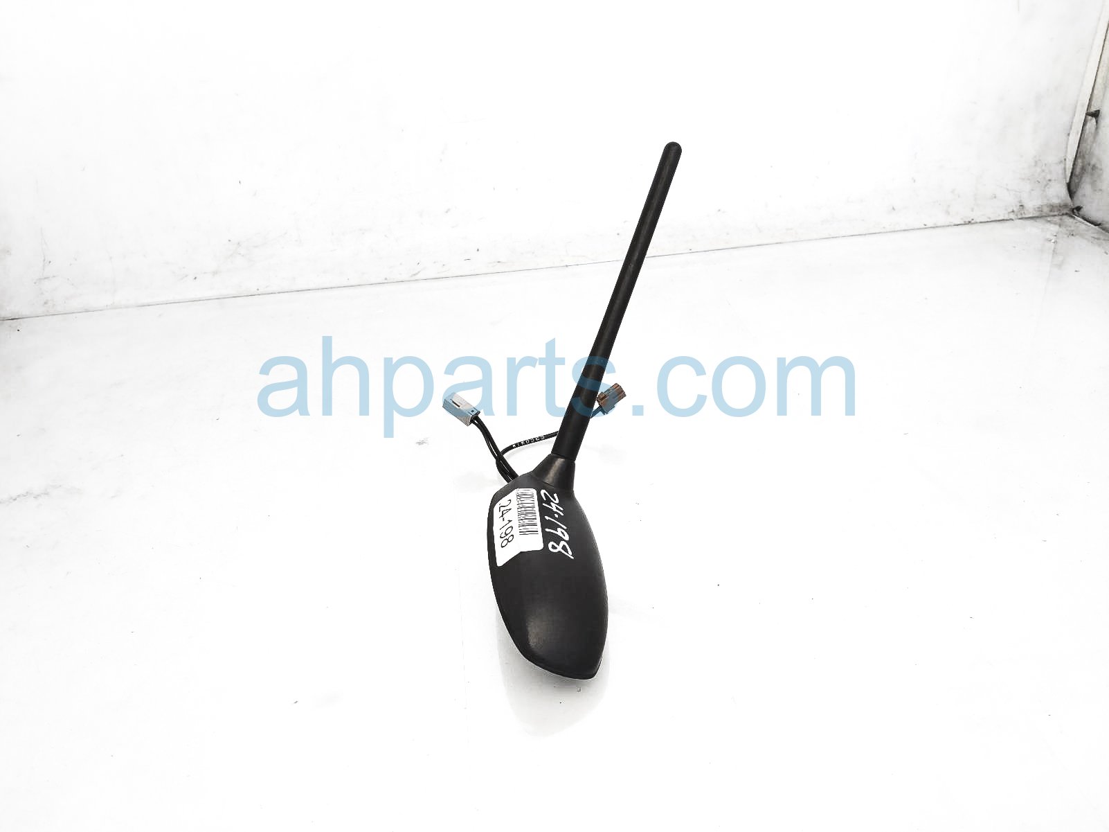 Infiniti FX35 05-08 FX45 Roof Radio Antenna Base Module Unit 28208 Cg000 Oem 05 08 28208 Cg000