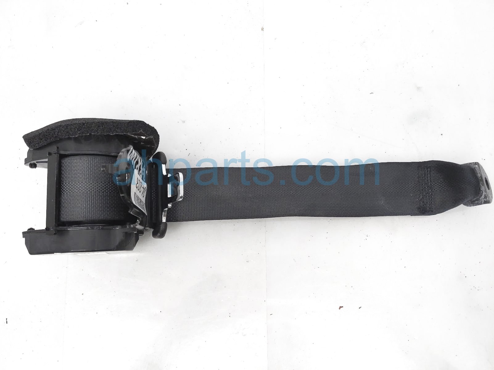 $35 Nissan 2ND ROW MID SEAT BELT - BLACK