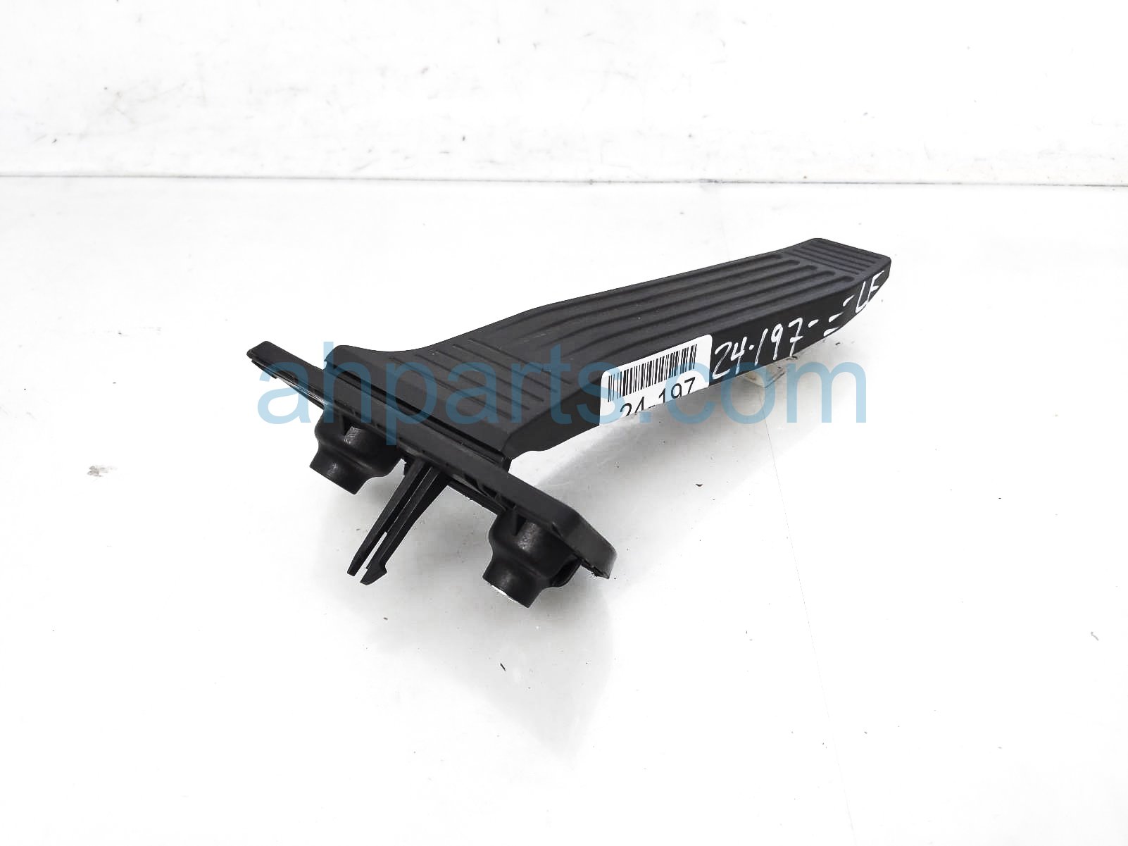$20 Toyota GAS / ACCELERATOR PEDAL - XLE 2.5L $20 Toyota GAS / ACCELERATOR PEDAL - XLE 2.5L