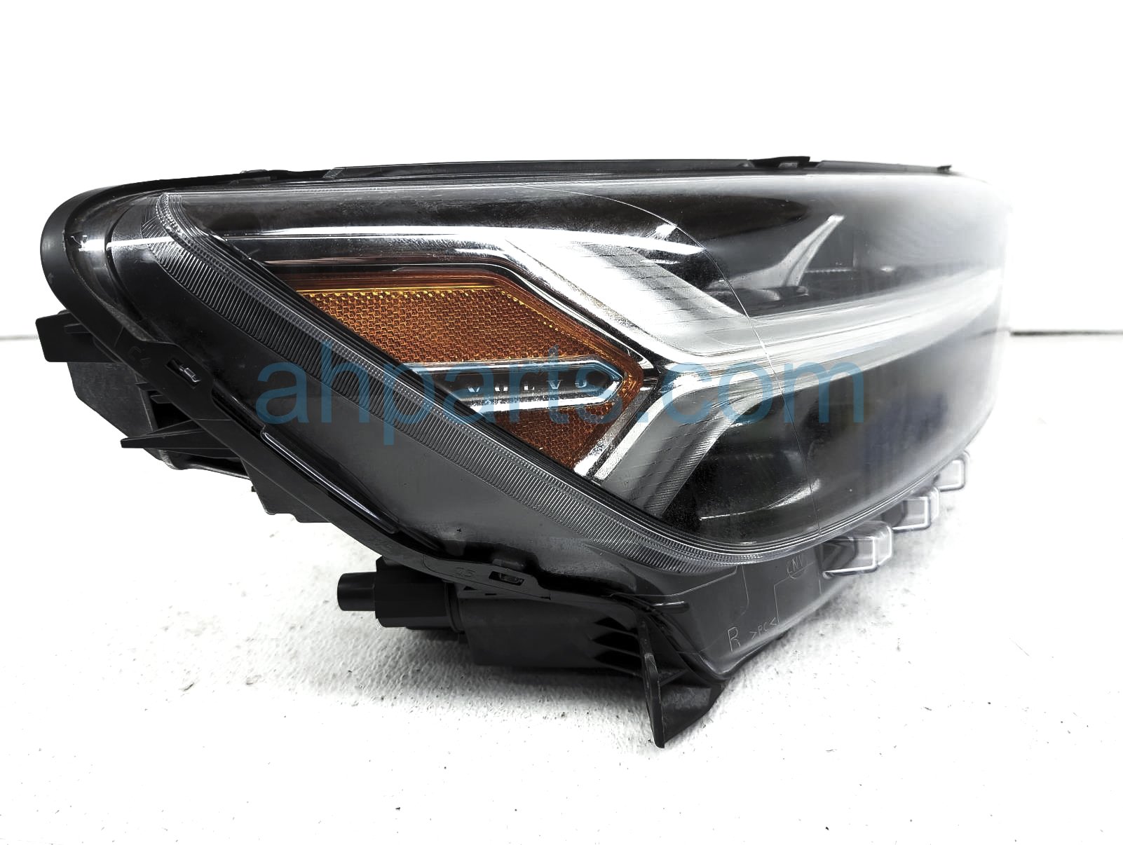 $899 Volvo RH HEADLAMP / LIGHT $899 Volvo RH HEADLAMP / LIGHT
