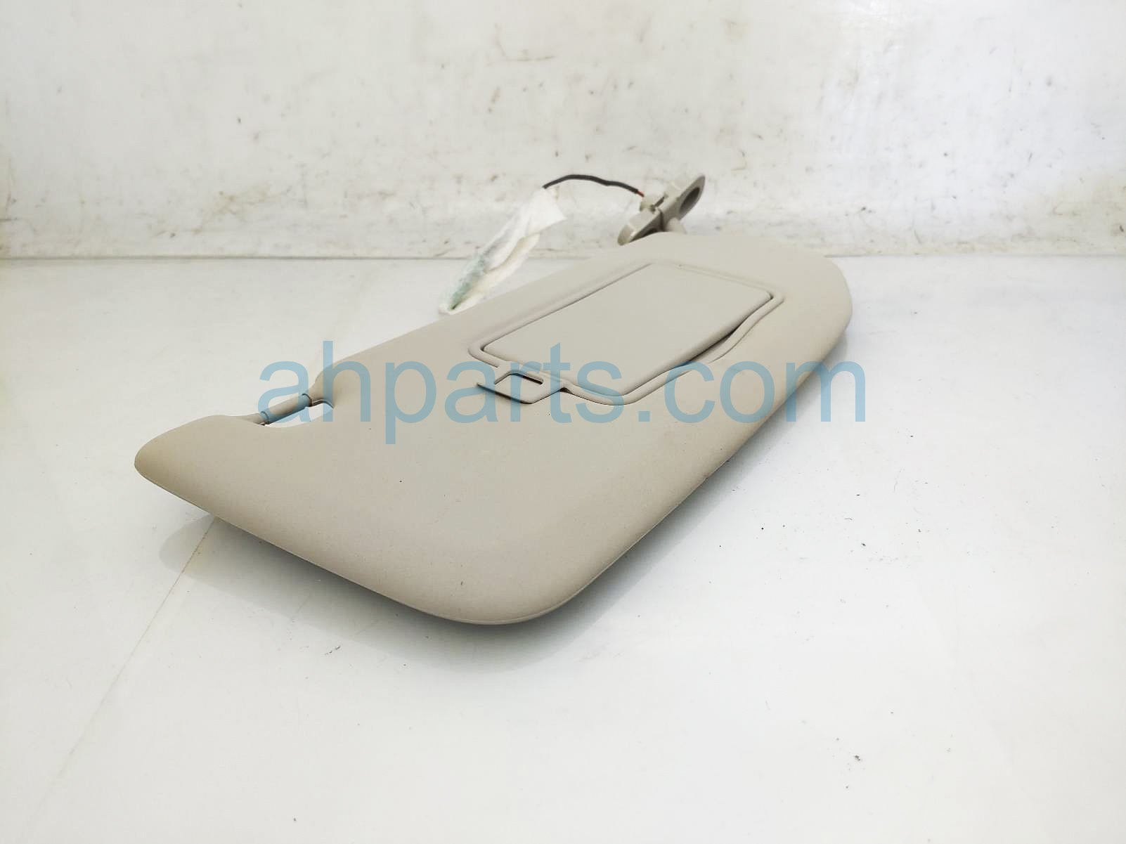 $65 Volvo RH SUN VISOR - BLOND $65 Volvo RH SUN VISOR - BLOND