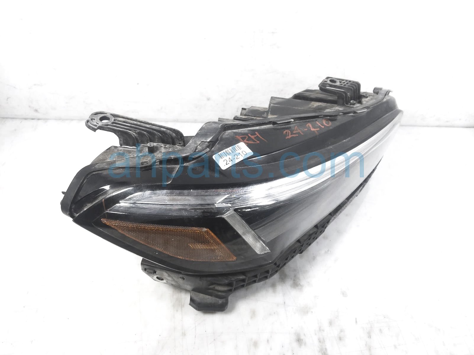 $495 Honda RH HEADLAMP / LIGHT **