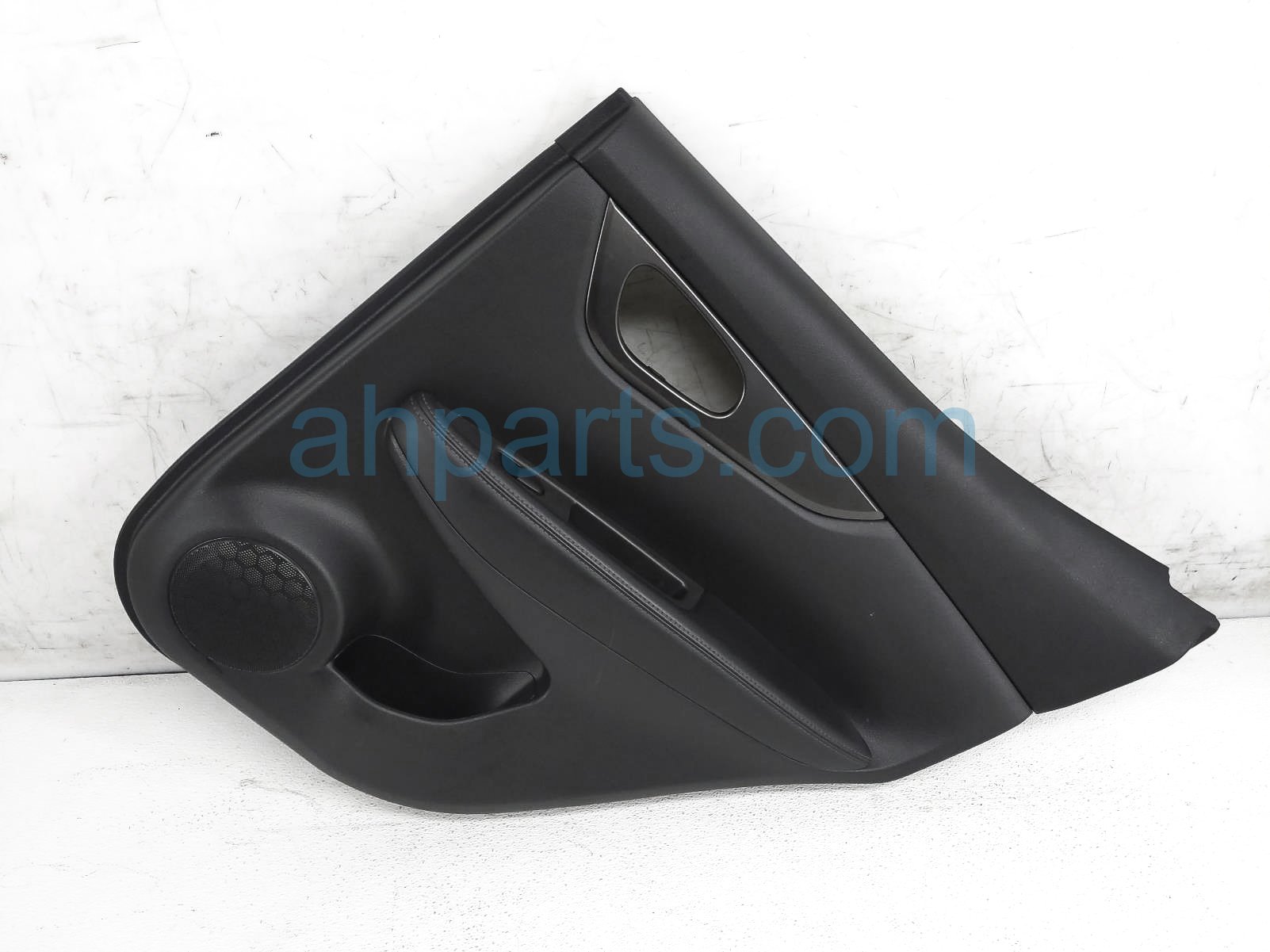 $125 Nissan RR/RH INTERIOR DOOR PANEL - BLACK