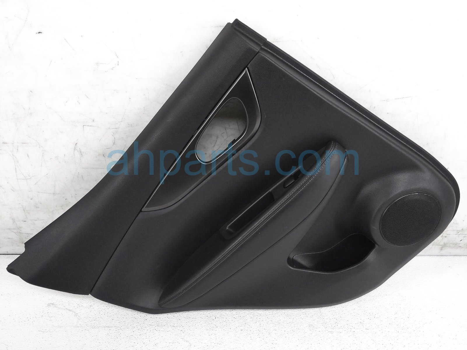 $125 Nissan RR/LH INTERIOR DOOR PANEL - BLACK