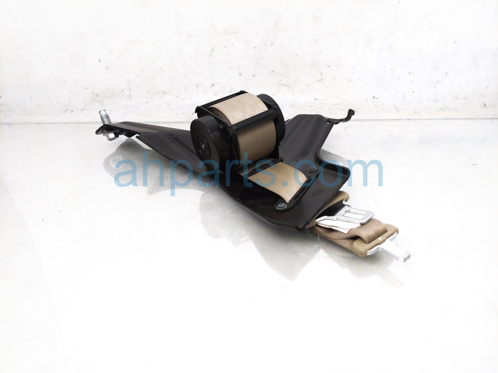 $35 Honda 2ND ROW MID SEAT BELT - IVORY $35 Honda 2ND ROW MID SEAT BELT - IVORY