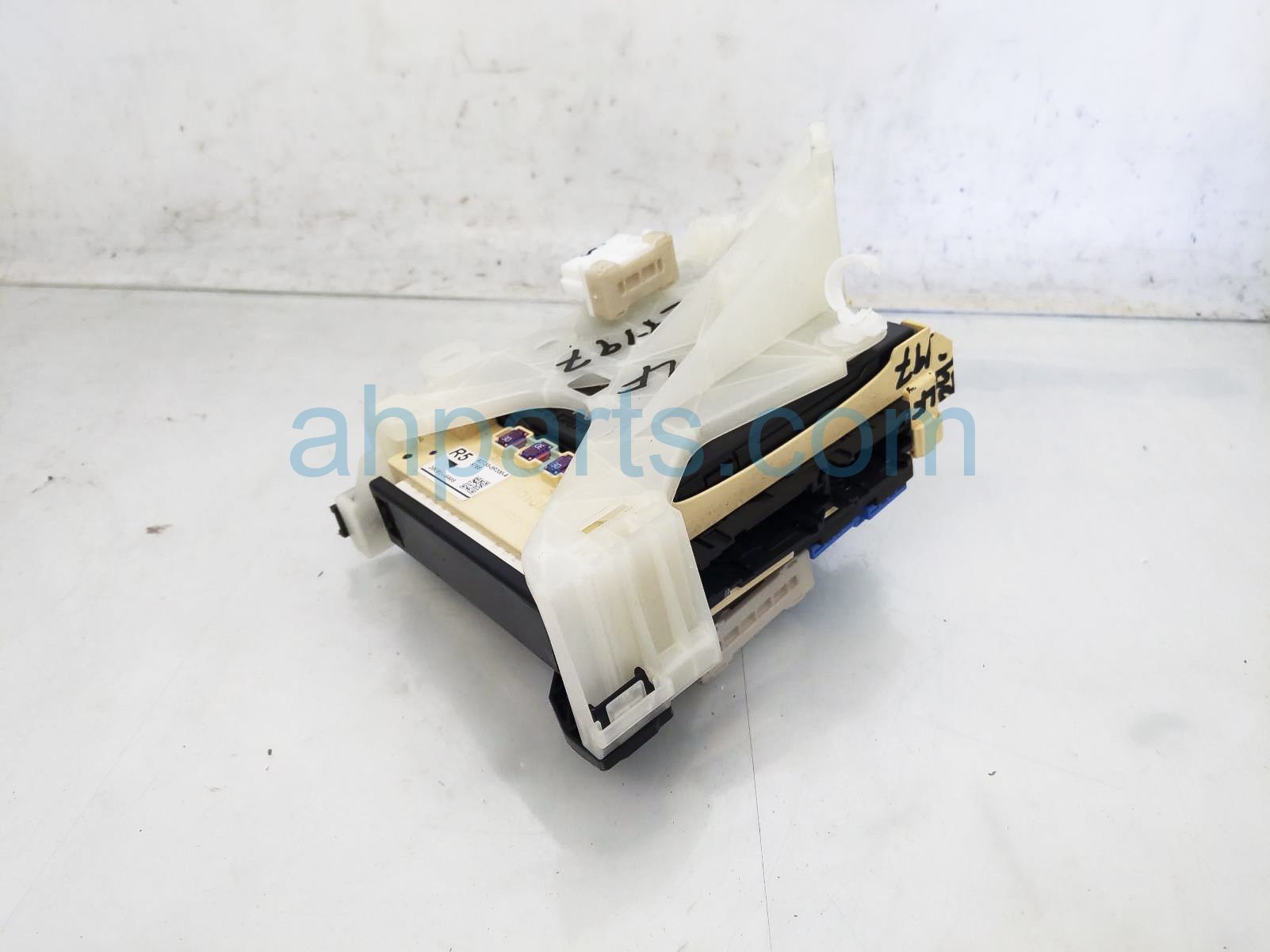 $170 Toyota JUNCTION BLOCK / CABIN FUSE BOX $170 Toyota JUNCTION BLOCK / CABIN FUSE BOX