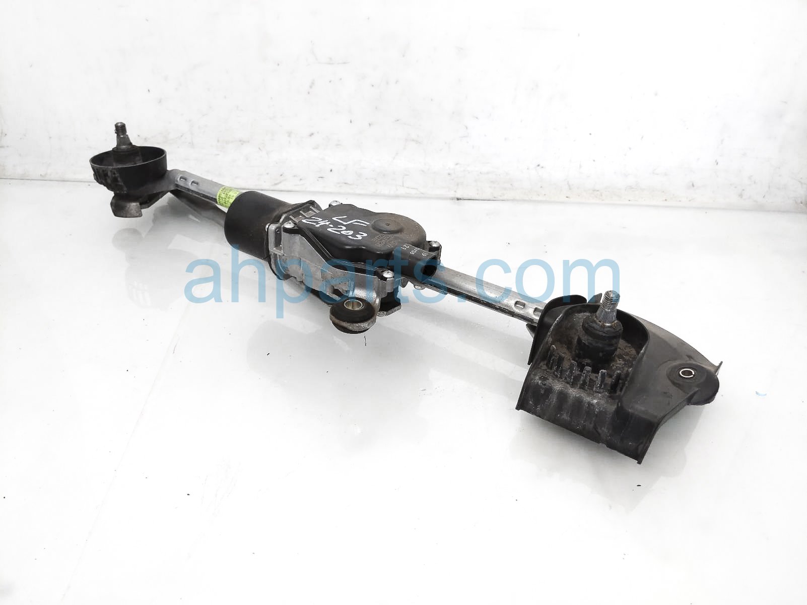 $45 Nissan WINDSHIELD WIPER MOTOR W/ARM ASSY