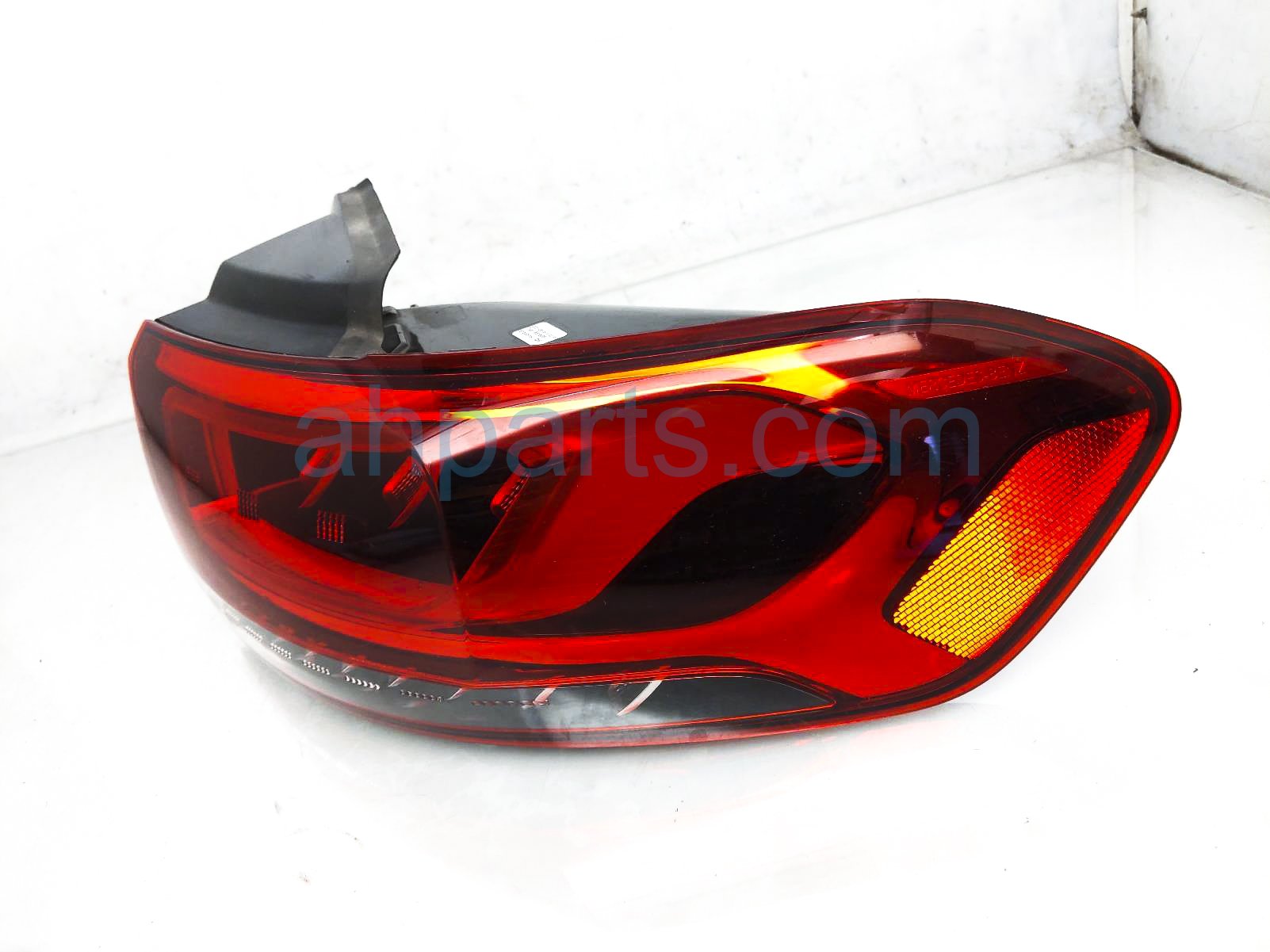Sold 2022 Mercedes Glb250 Light / Rear Passenger Tail Lamp (on