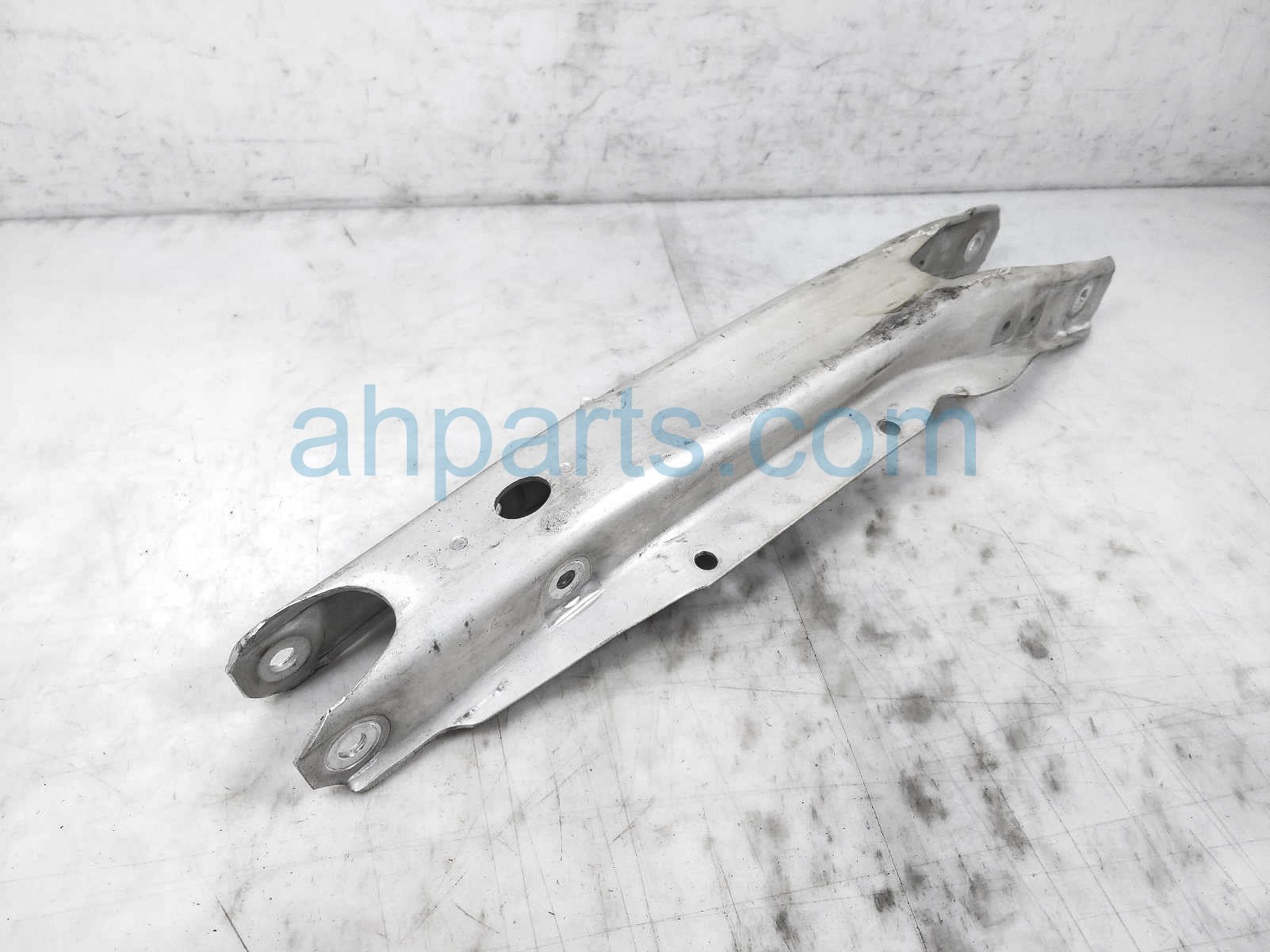 $40 Mercedes RR/RH SPRING SEAT LOWER CONTROL ARM $40 Mercedes RR/RH SPRING SEAT LOWER CONTROL ARM