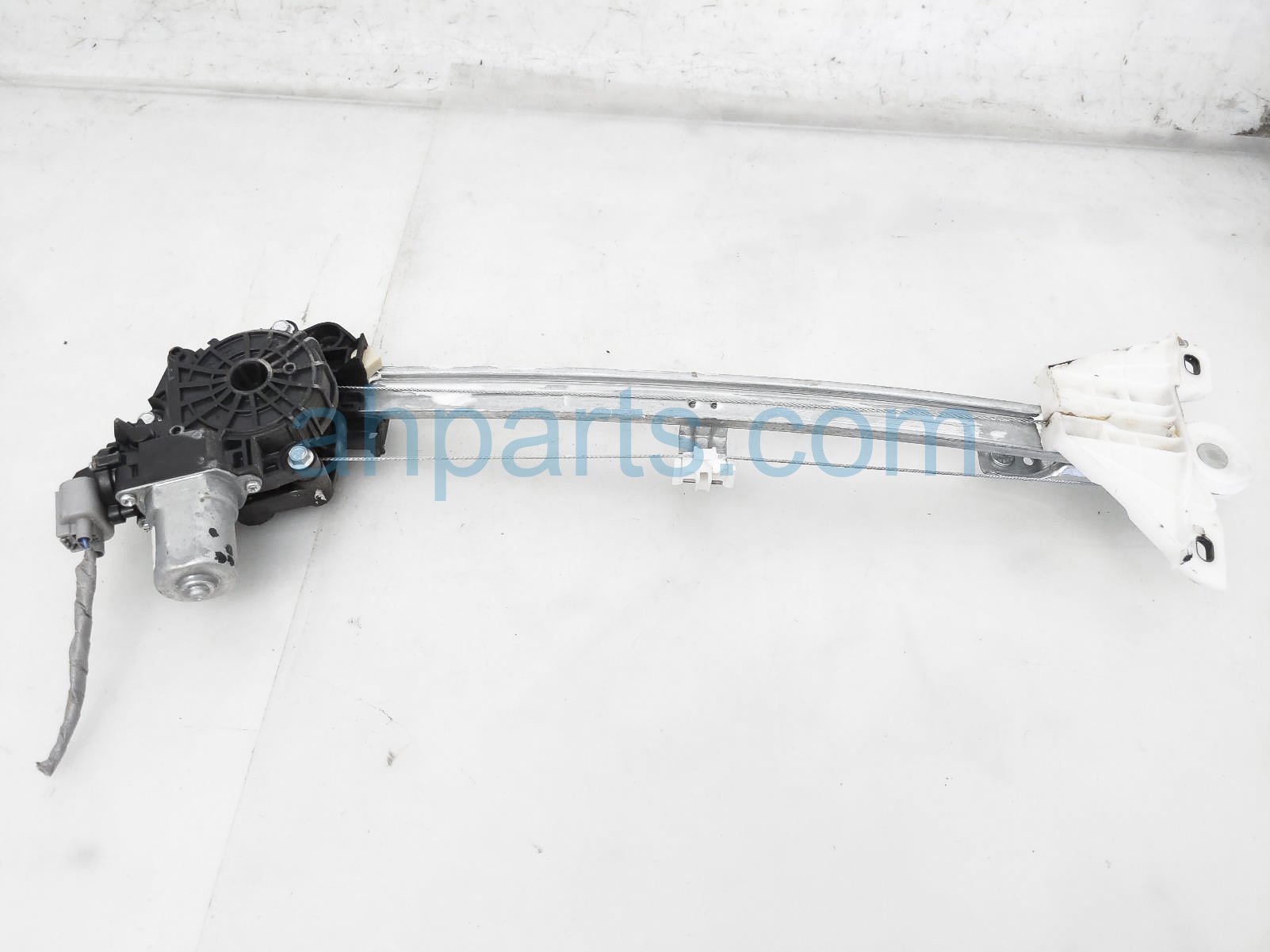 $85 Honda RR/RH WINDOW REGULATOR W/MOTOR ASSY