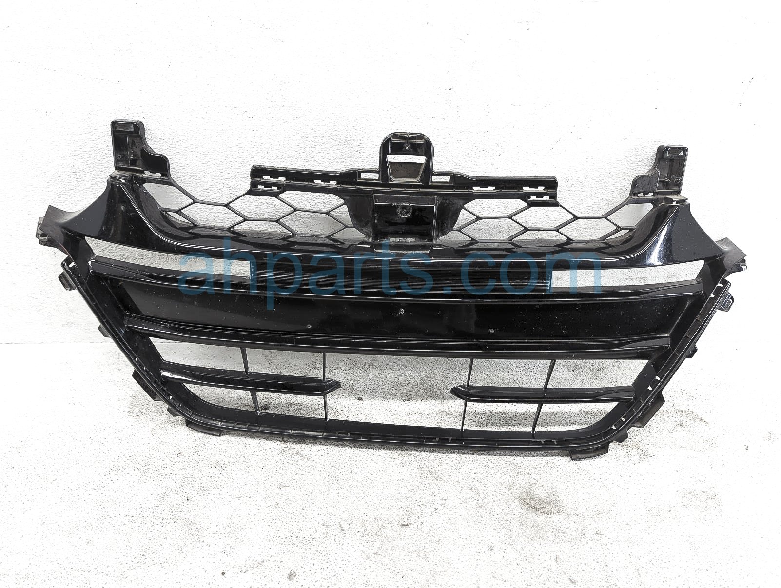 Honda LOWER CENTER GRILLE - SPORT