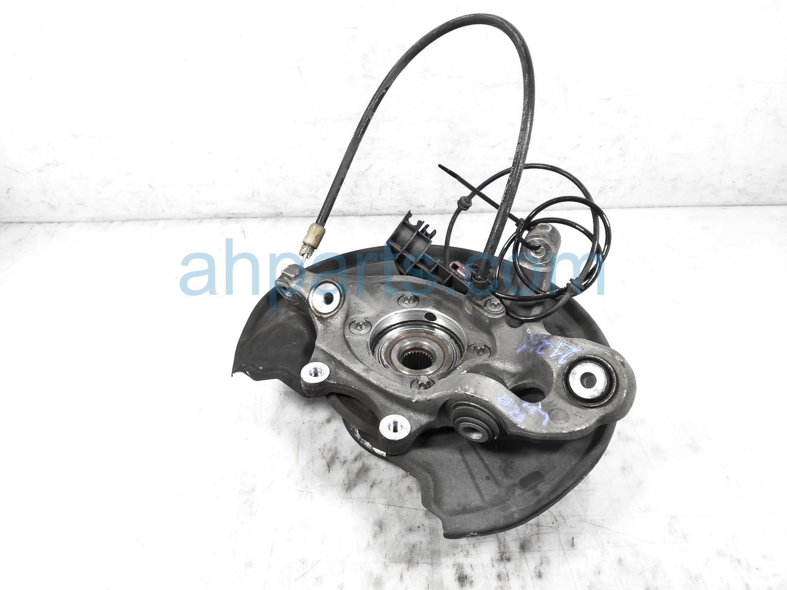 $75 Mercedes RR/LH SPINDLE KNUCKLE HUB $75 Mercedes RR/LH SPINDLE KNUCKLE HUB