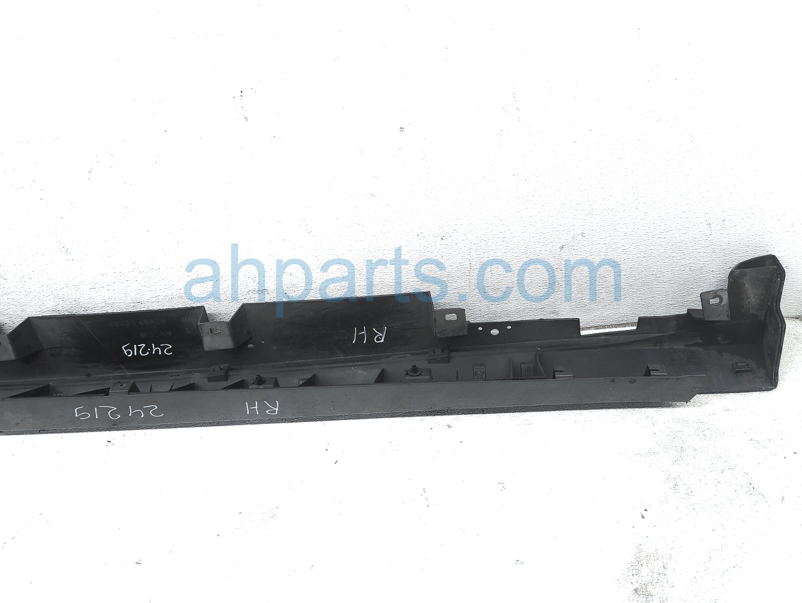 Sold 2017 Nissan Maxima Rocker Trim Passenger Side Skirt / Molding