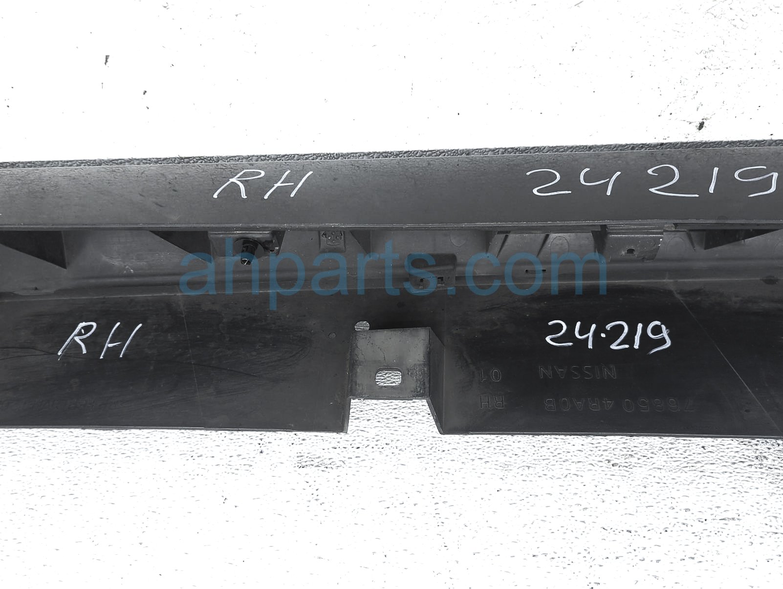 Sold 2017 Nissan Maxima Rocker Trim Passenger Side Skirt / Molding