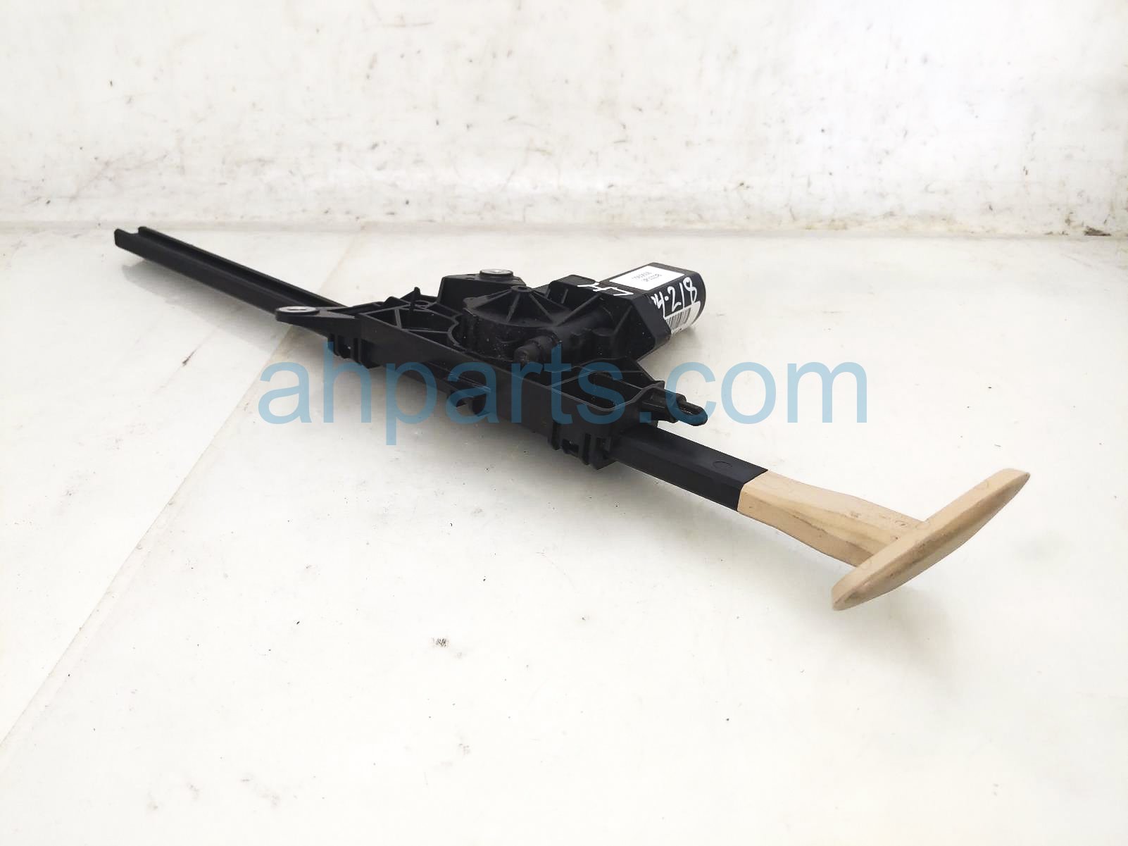 $50 Mercedes LH BELT HEIGHT ADJUSTER ASSY - CONV $50 Mercedes LH BELT HEIGHT ADJUSTER ASSY - CONV